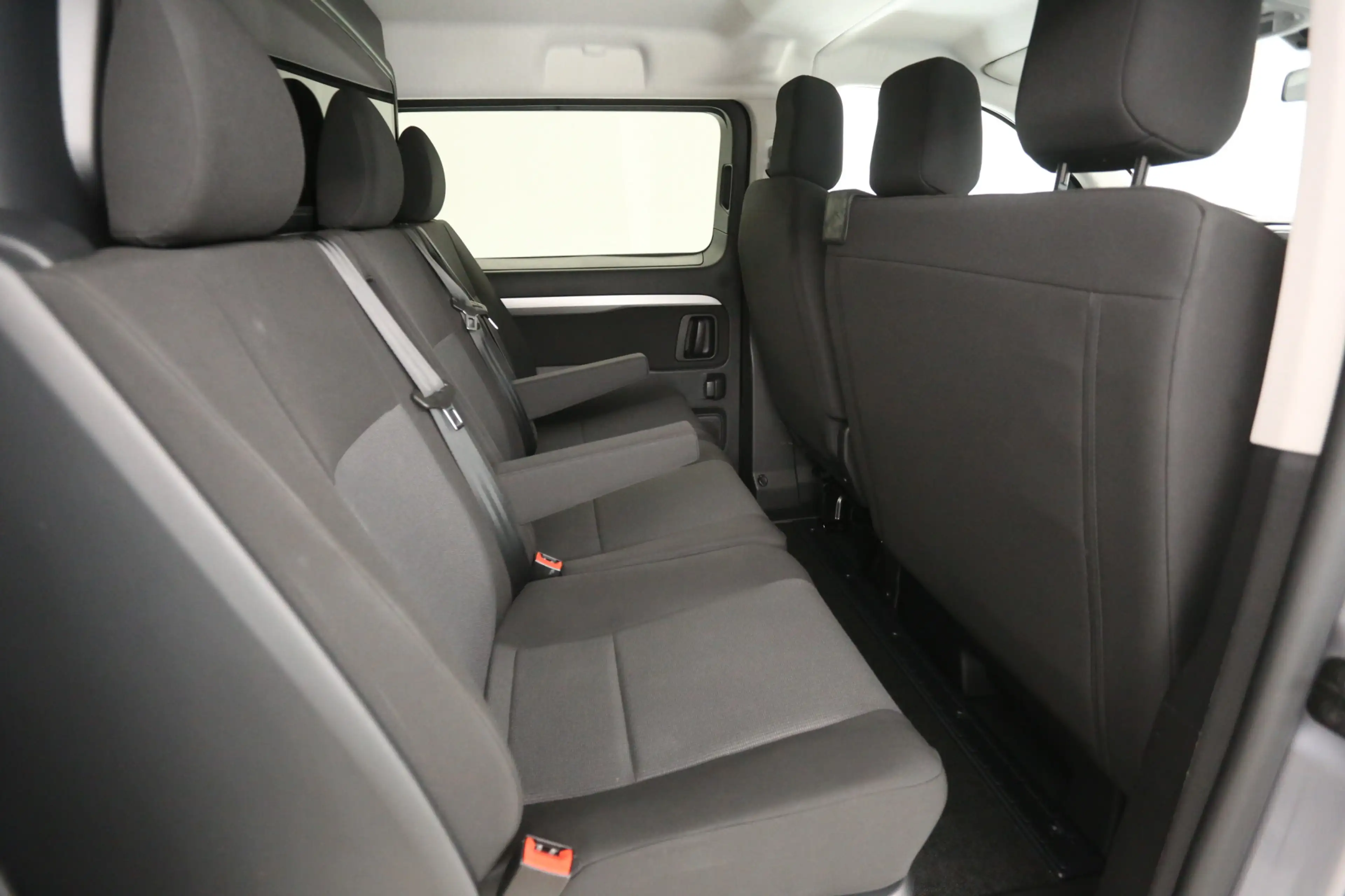 Citroen Jumpy E-Jumpy Peugeot E-Expert Long Premium 75 kWh L3H1 — photo 3