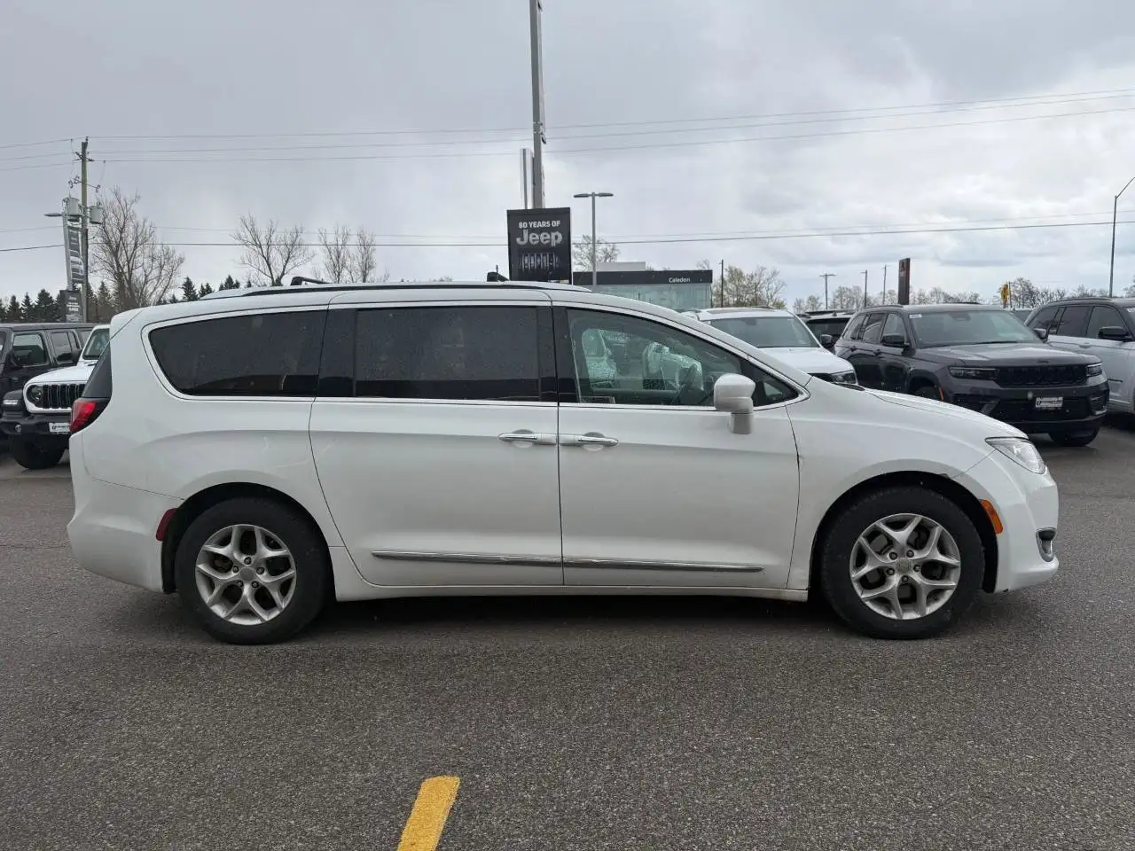 Chrysler Pacifica снимка Chrysler Pacifica