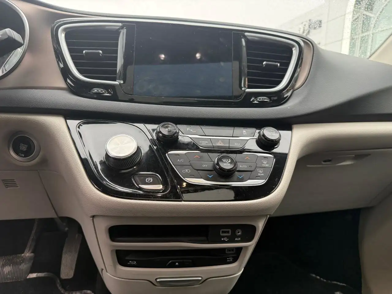 Chrysler Pacifica снимка Chrysler Pacifica