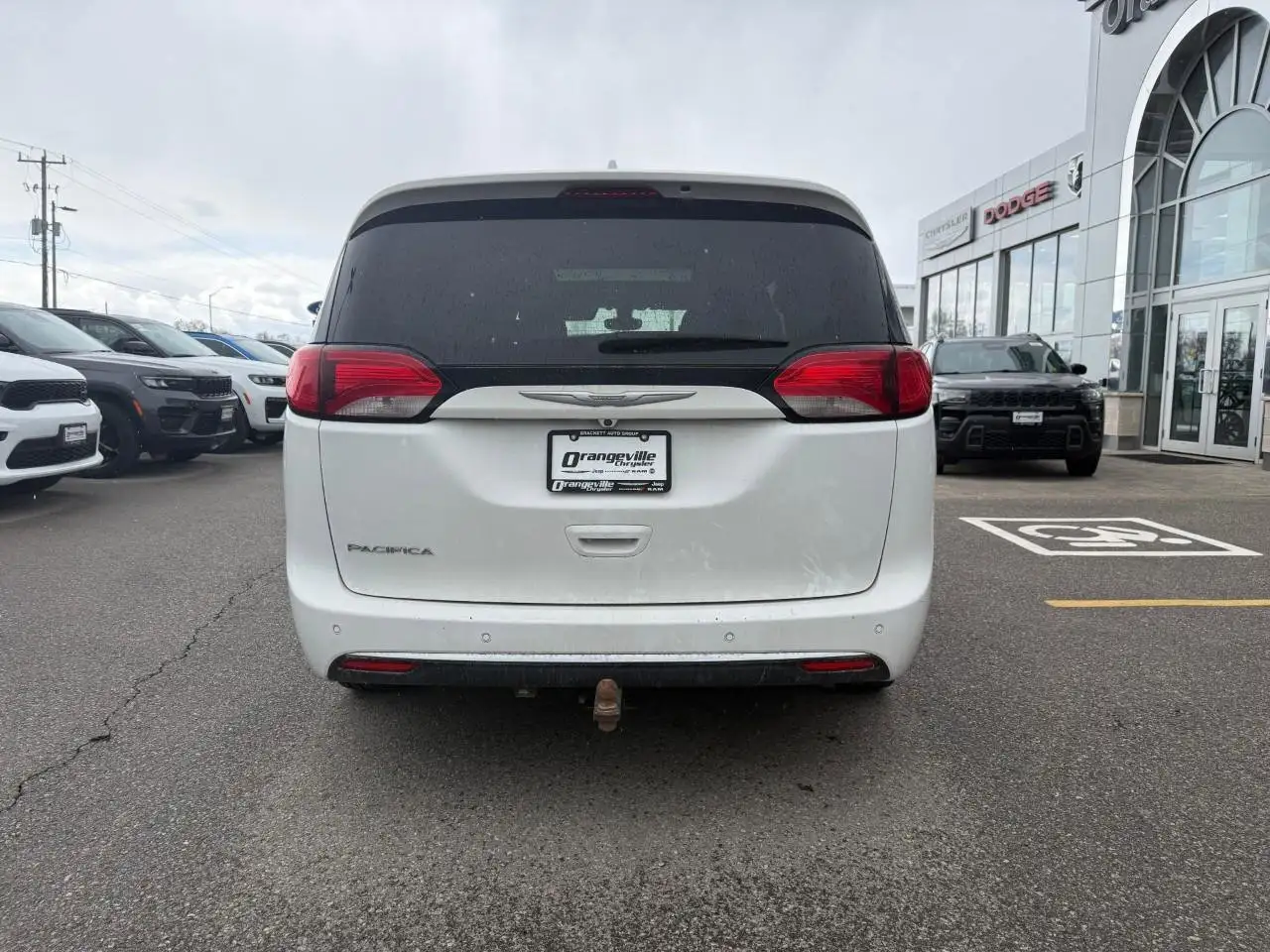 Chrysler Pacifica снимка Chrysler Pacifica