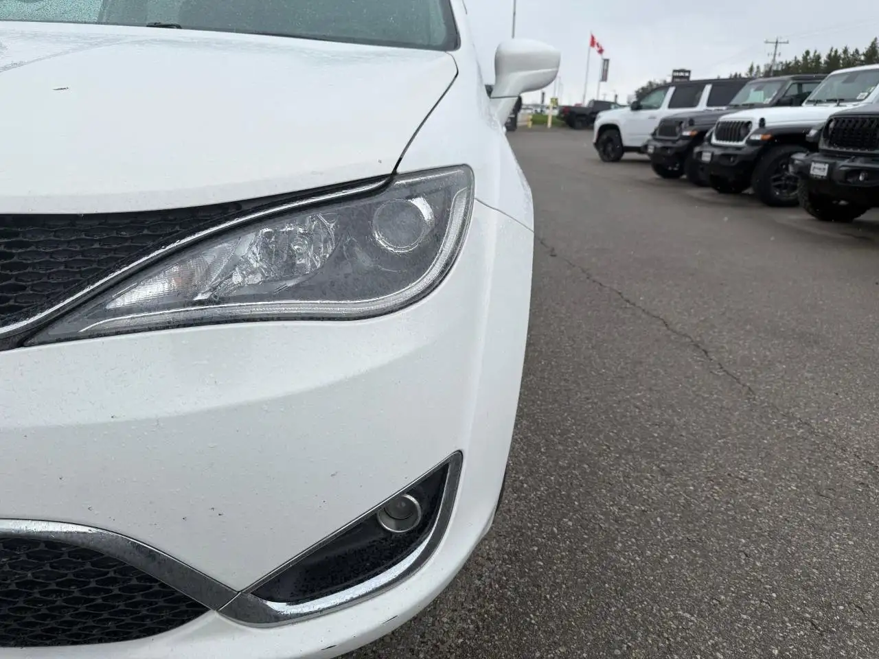 Chrysler Pacifica снимка Chrysler Pacifica