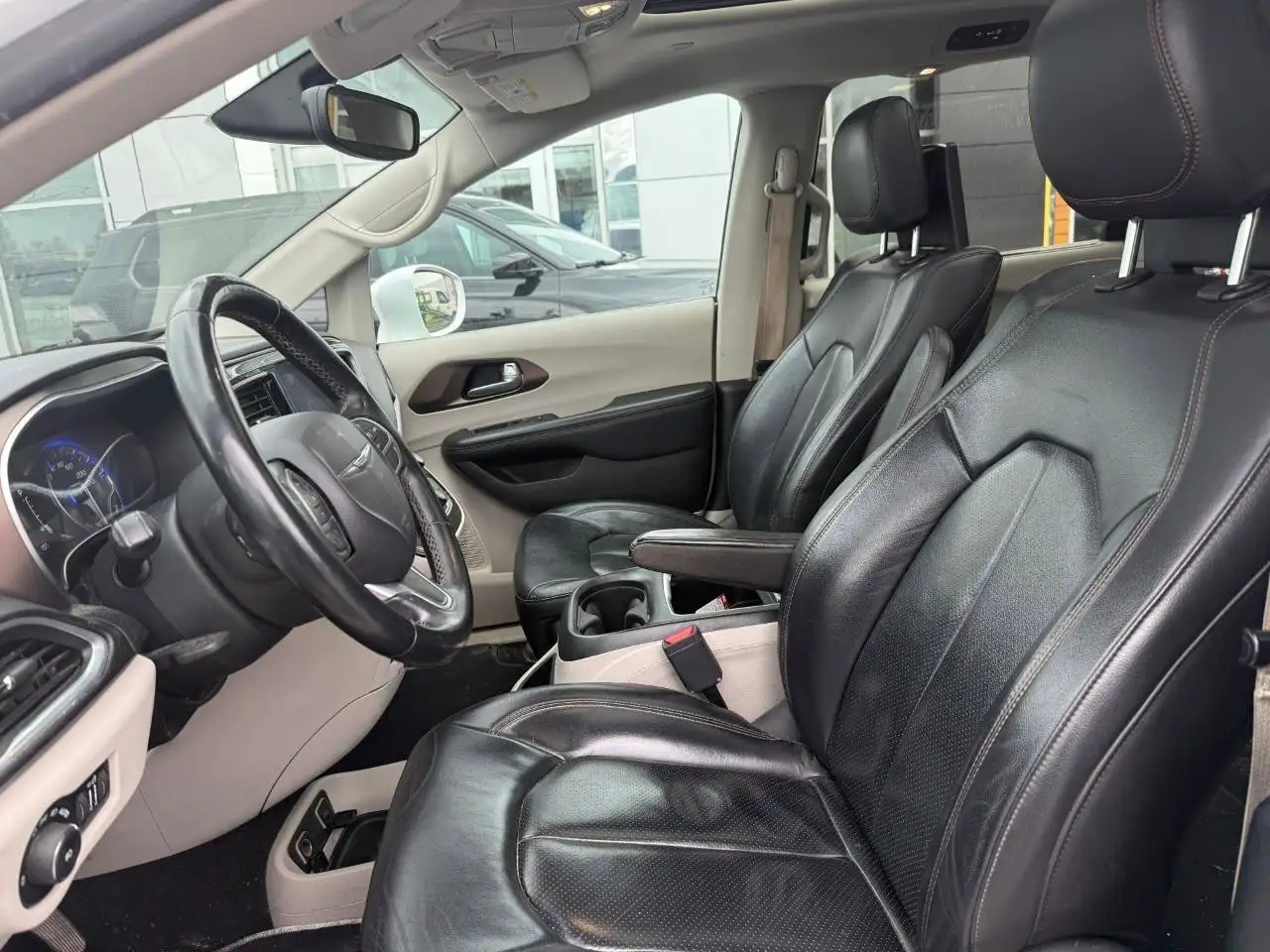 Chrysler Pacifica снимка Chrysler Pacifica