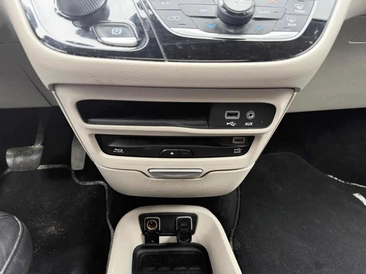 Chrysler Pacifica снимка Chrysler Pacifica