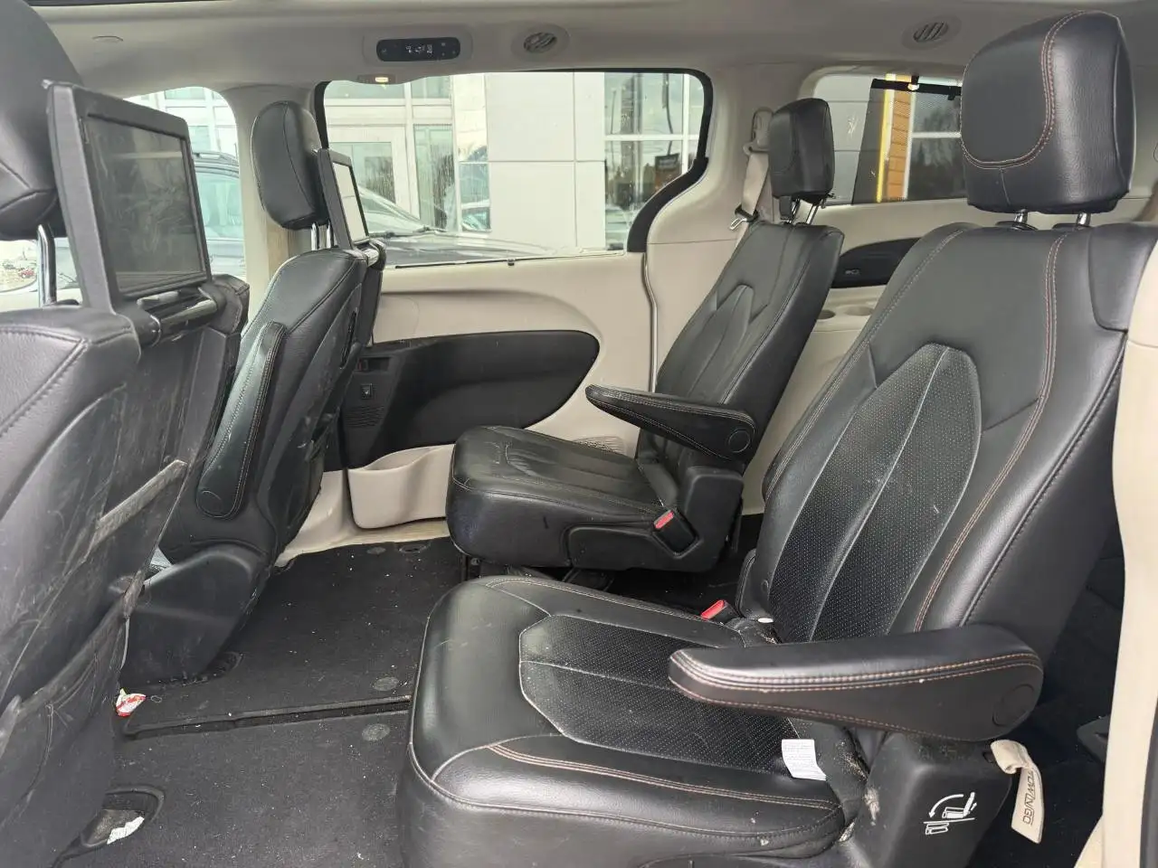 Chrysler Pacifica снимка Chrysler Pacifica