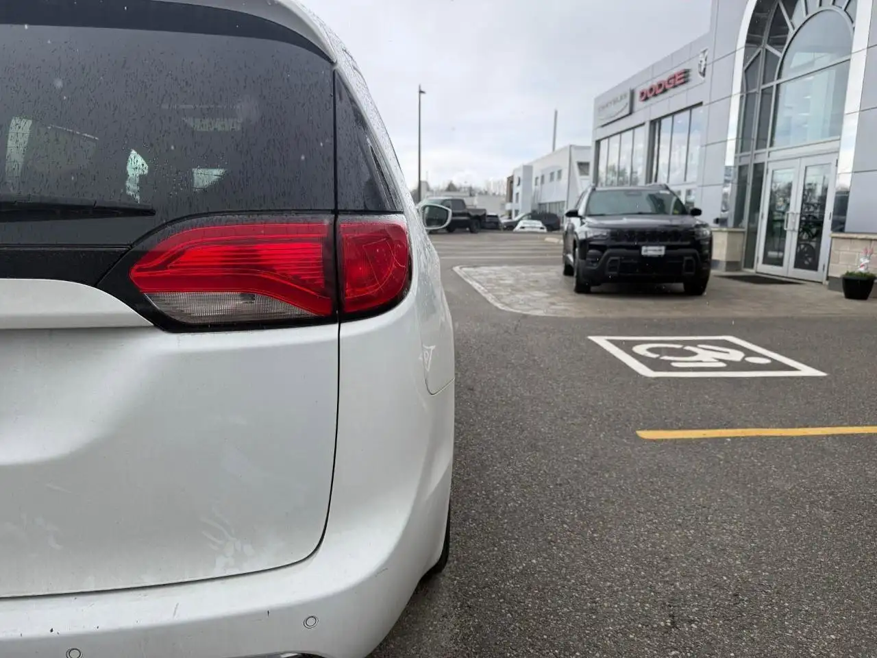 Chrysler Pacifica снимка Chrysler Pacifica