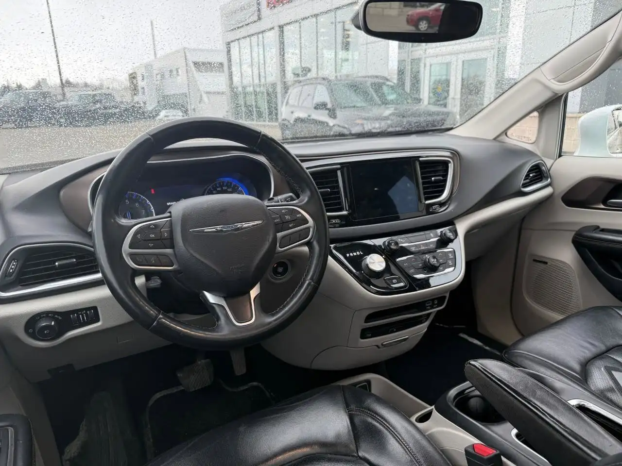 Chrysler Pacifica снимка Chrysler Pacifica