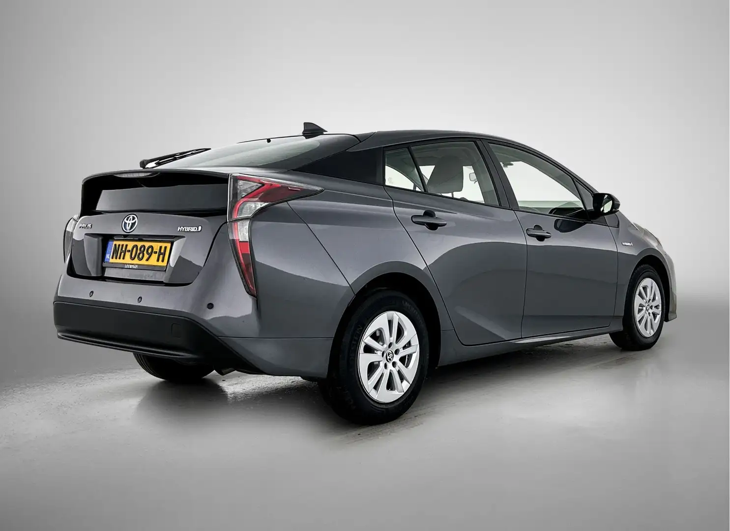 Toyota Prius 1.8 Aspiration | Dealeronderhouden | Parkeersensor Grijs - 2