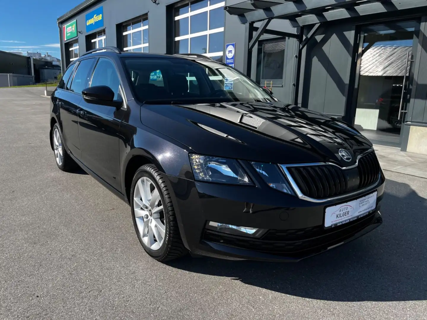 Skoda Octavia Combi TSI DSG / App, DAB Zwart - 1
