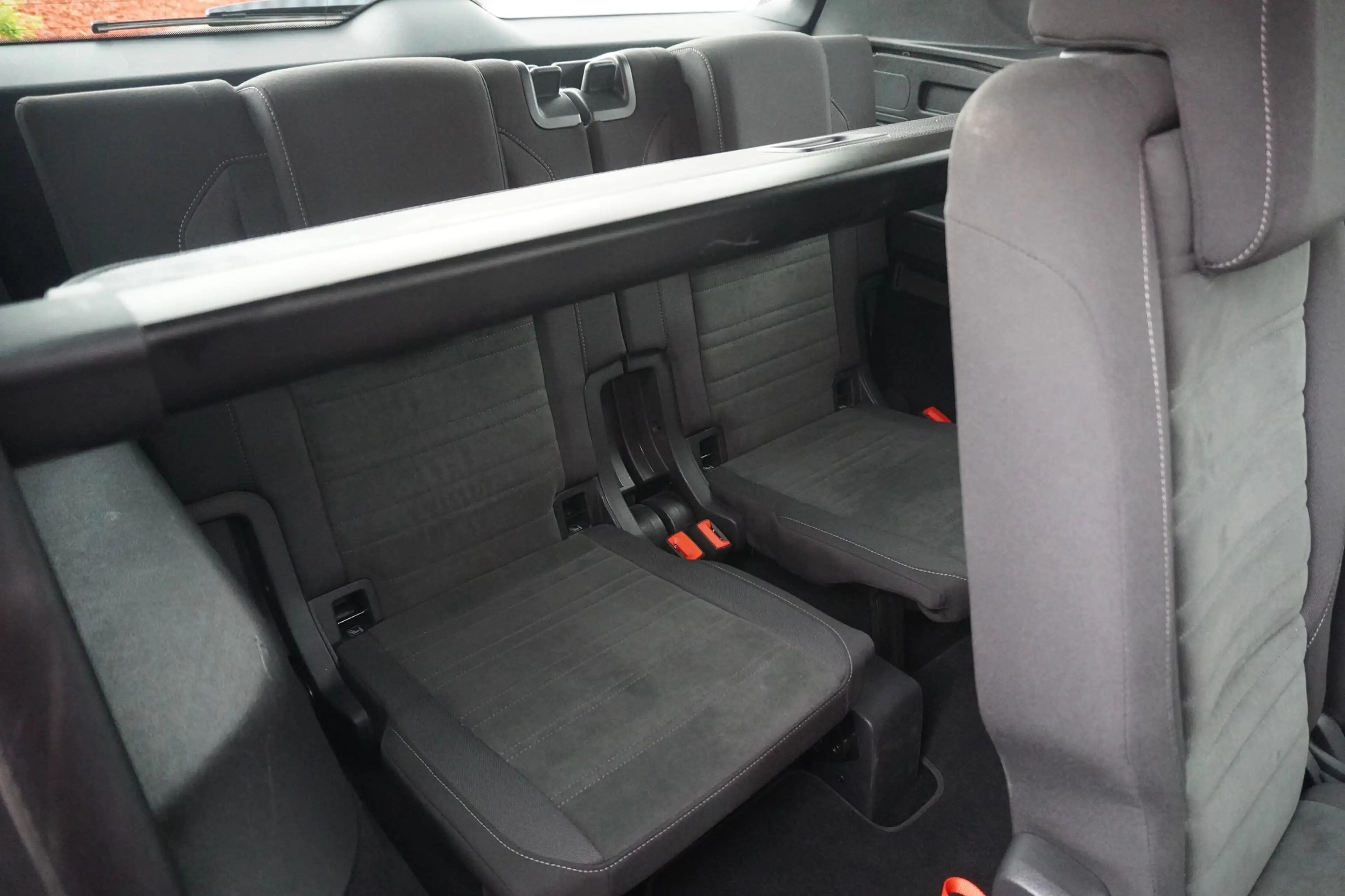 Volkswagen Touran 1.4TSI R-Line 7-Sitzer Kamera AHK LED ACC — photo 12