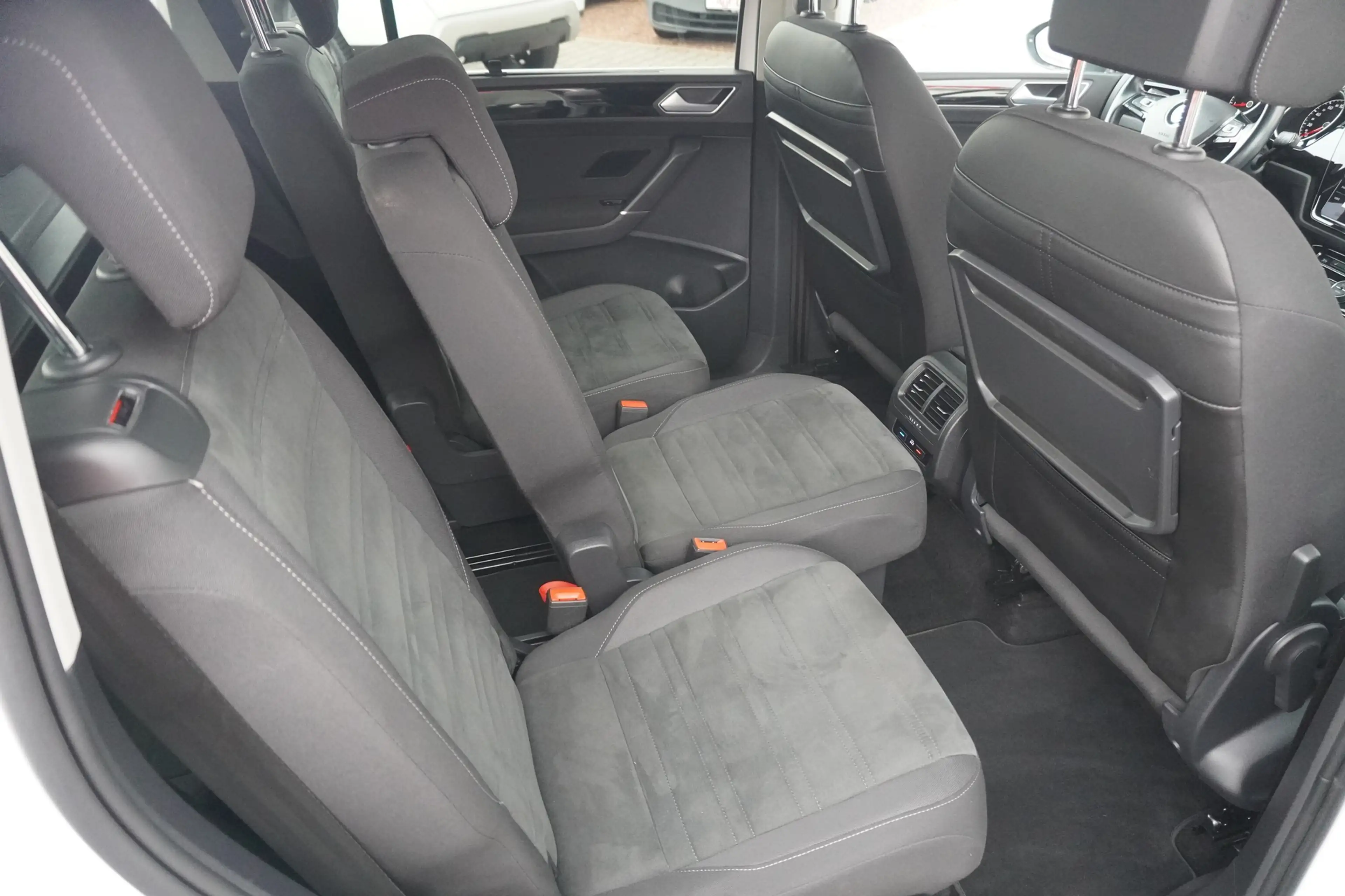 Volkswagen Touran 1.4TSI R-Line 7-Sitzer Kamera AHK LED ACC — photo 11