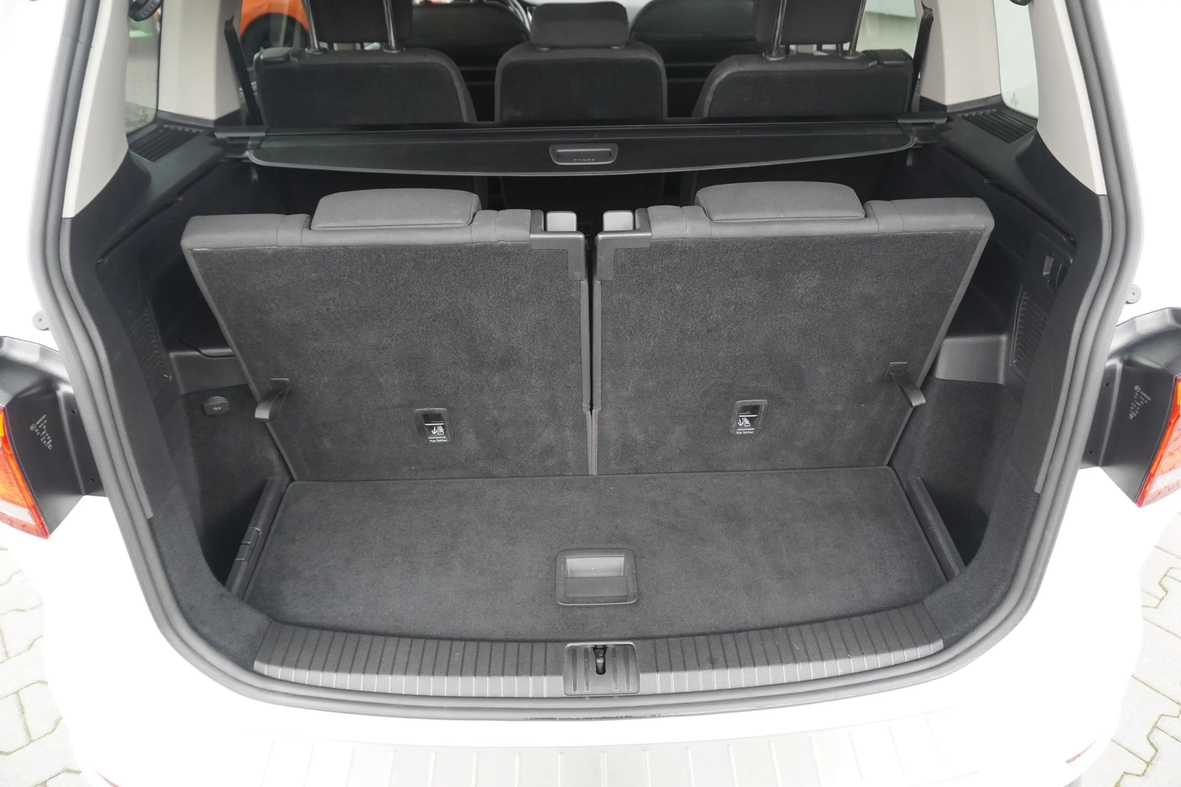 Volkswagen Touran 1.4TSI R-Line 7-Sitzer Kamera AHK LED ACC — photo 7