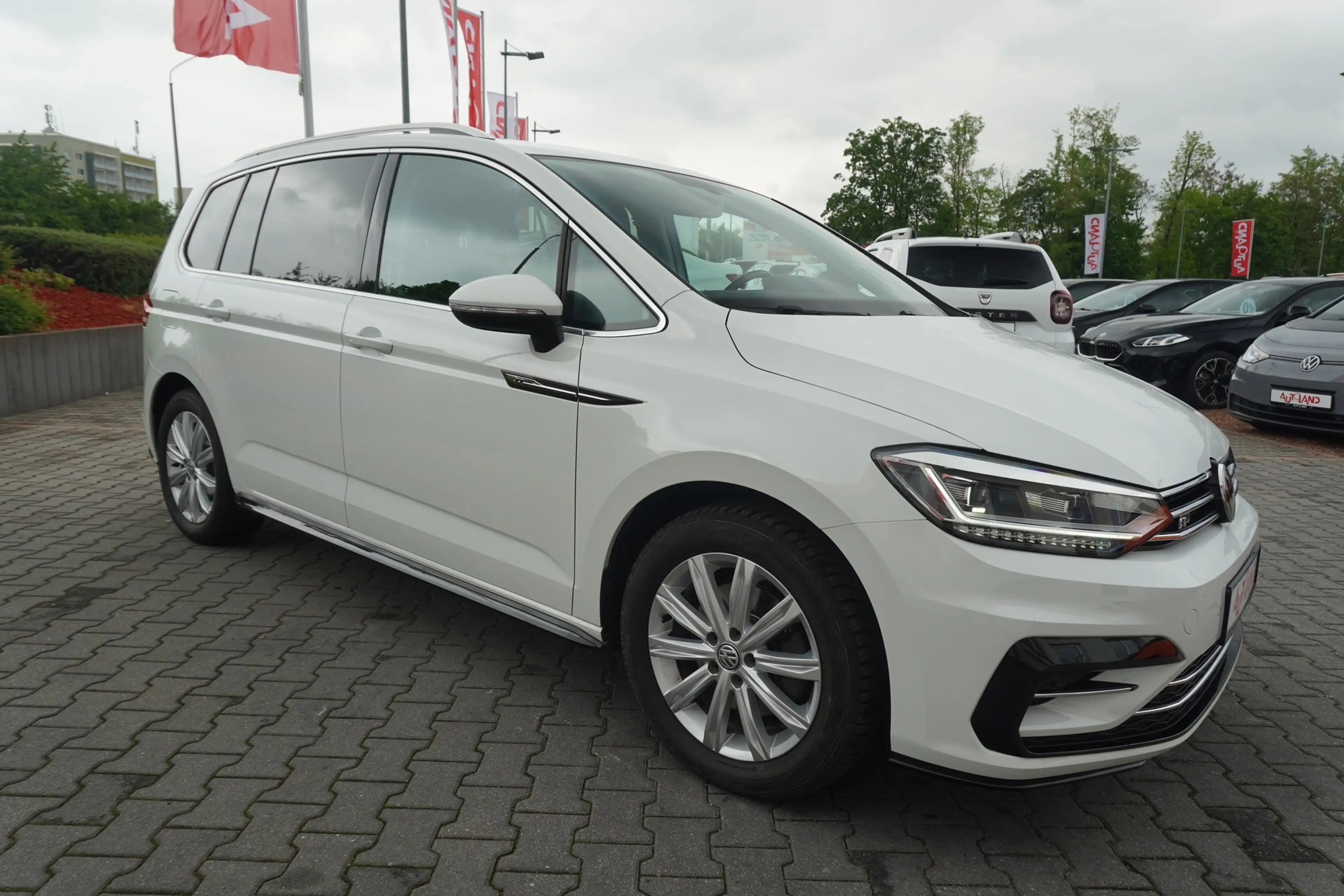 Volkswagen Touran 1.4TSI R-Line 7-Sitzer Kamera AHK LED ACC — photo 9