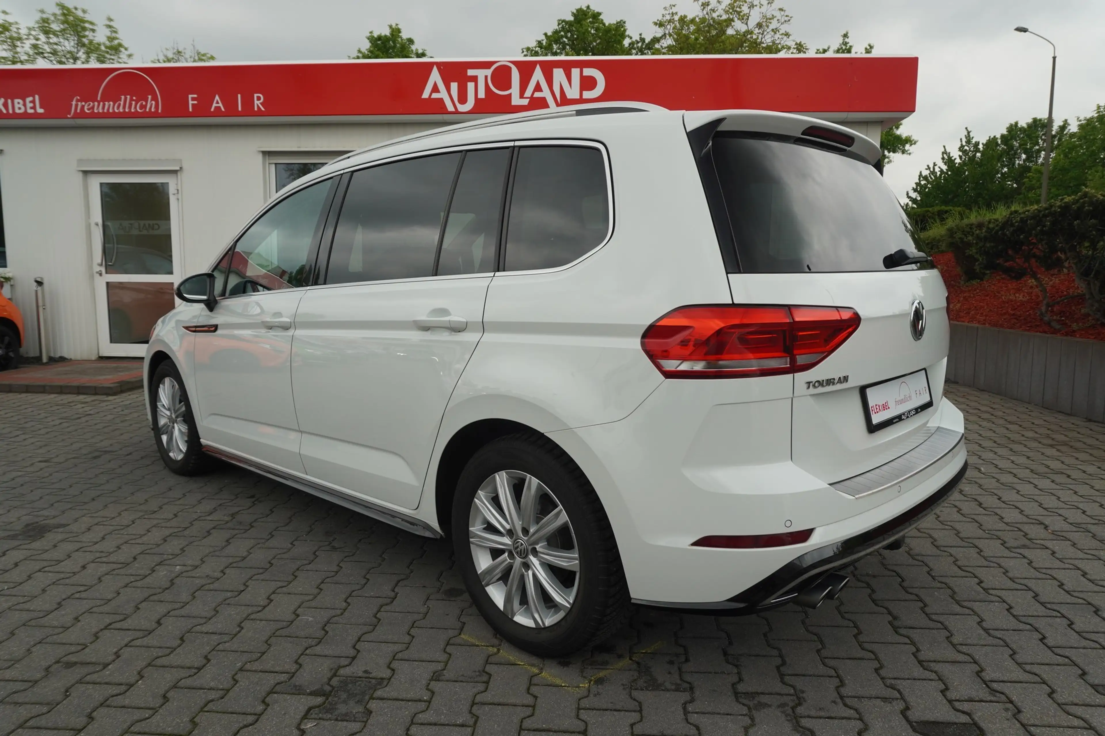 Volkswagen Touran 1.4TSI R-Line 7-Sitzer Kamera AHK LED ACC — photo 3