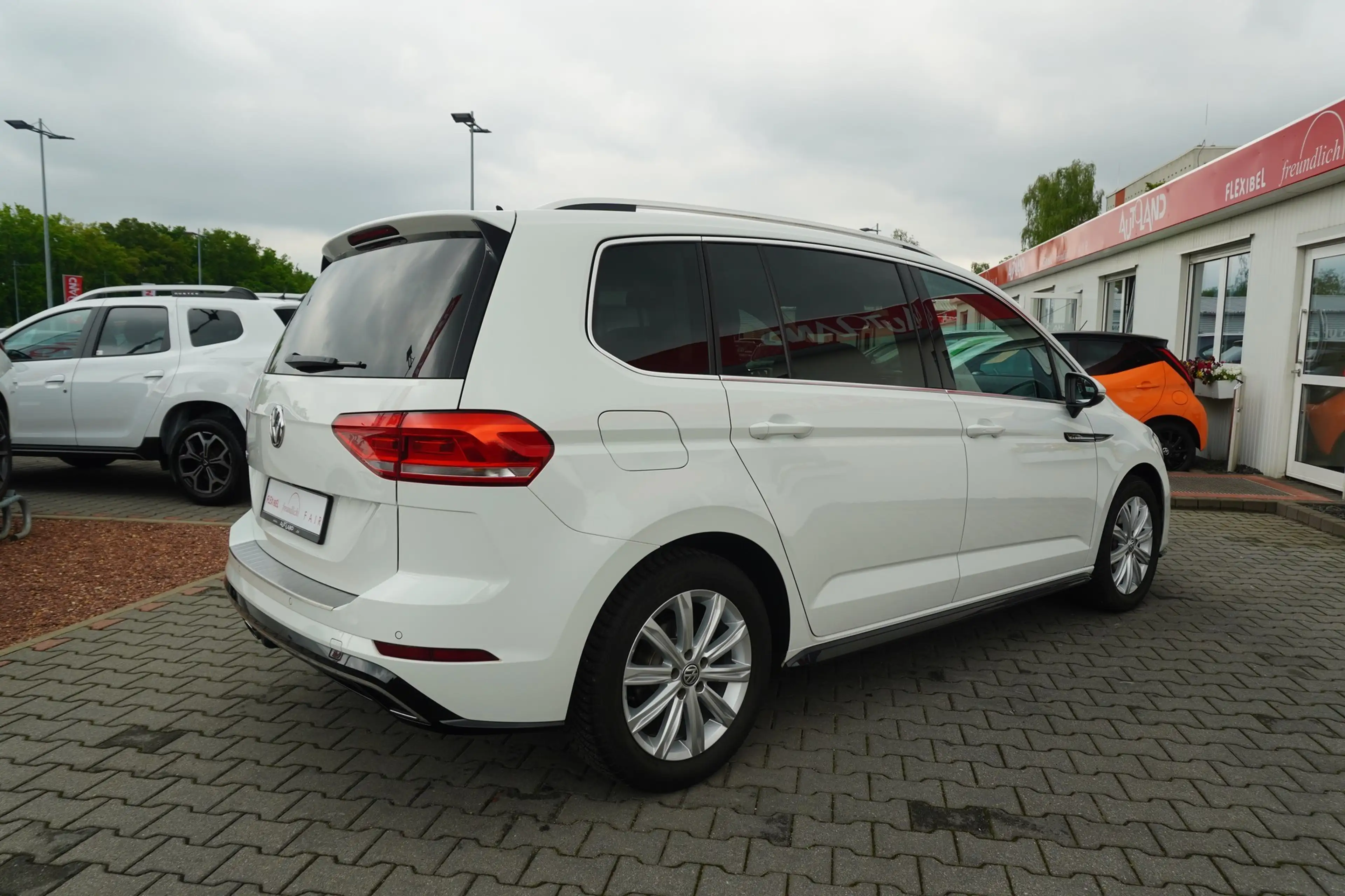 Volkswagen Touran 1.4TSI R-Line 7-Sitzer Kamera AHK LED ACC — photo 8