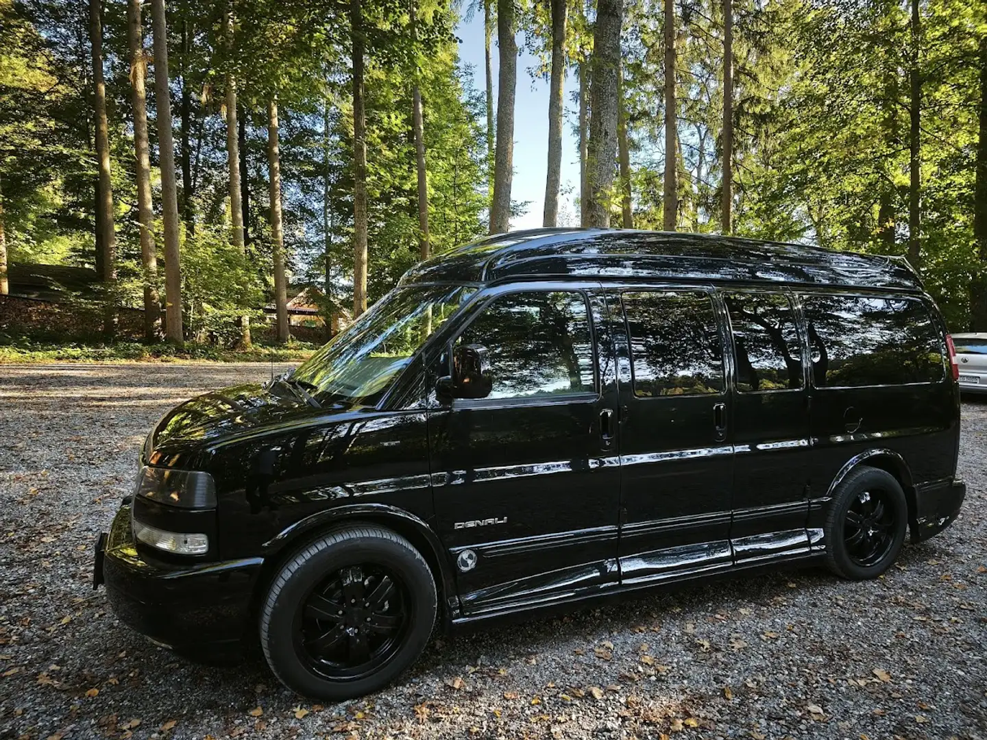 GMC Savana Schwarz - 2