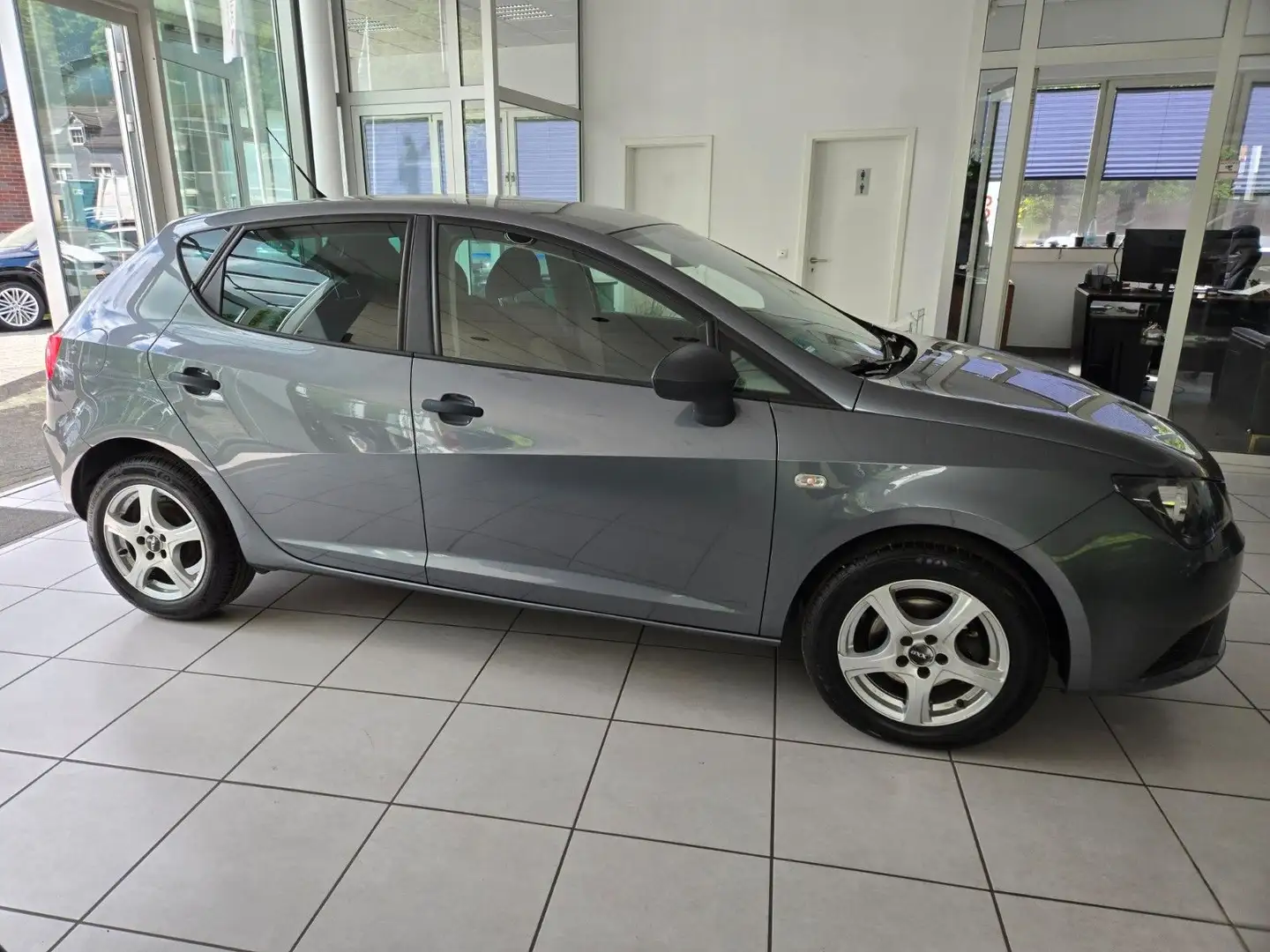 SEAT Ibiza Lim. Reference Salsa Gris - 2