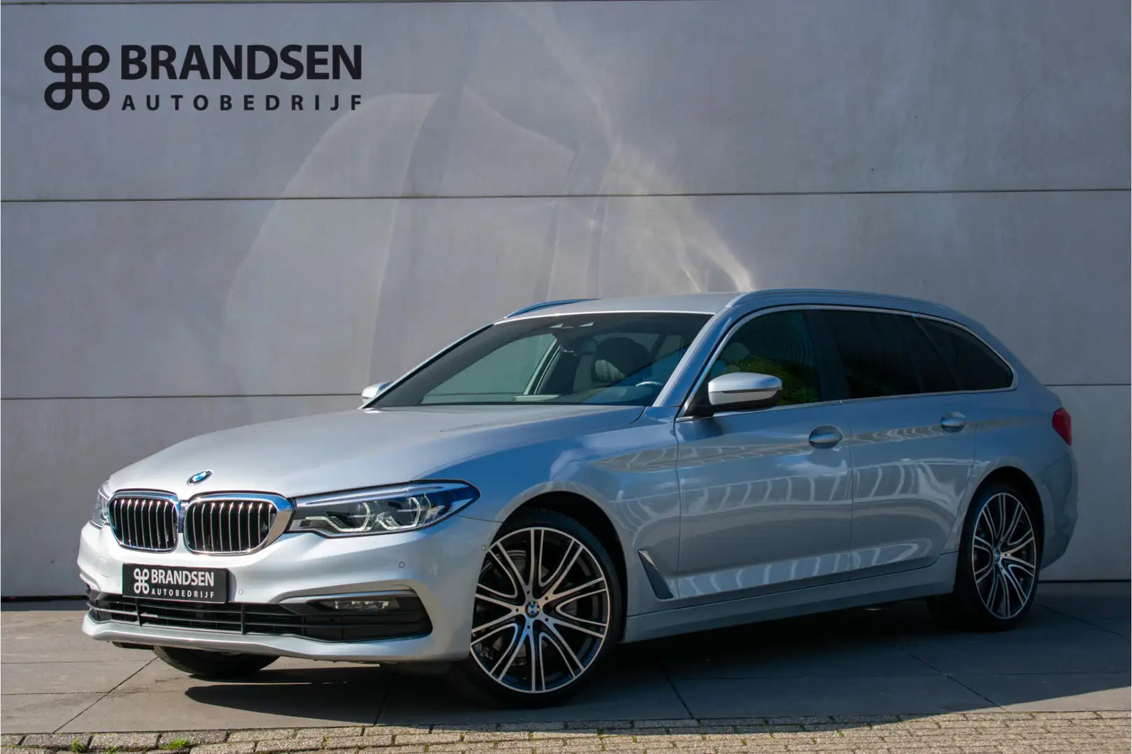 BMW 520 5-serie Touring 520i High Executive Edition Trekha Grijs - 1