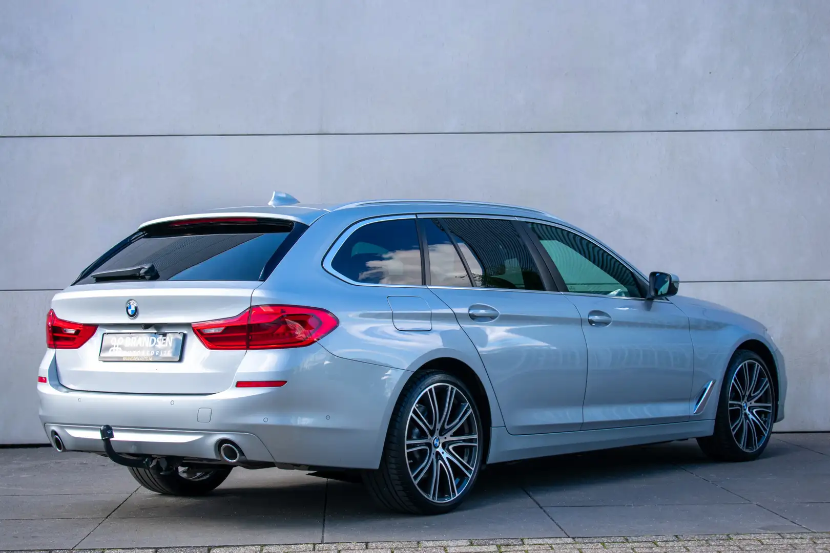 BMW 520 5-serie Touring 520i High Executive Edition Trekha Grijs - 2