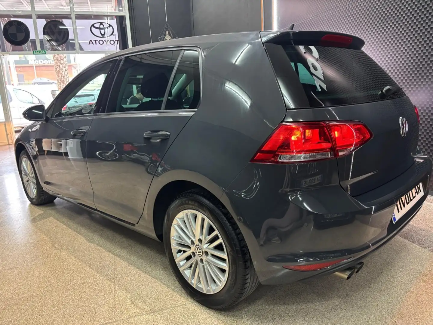 Volkswagen Golf Berlina Manual de 5 Puertas Grijs - 2