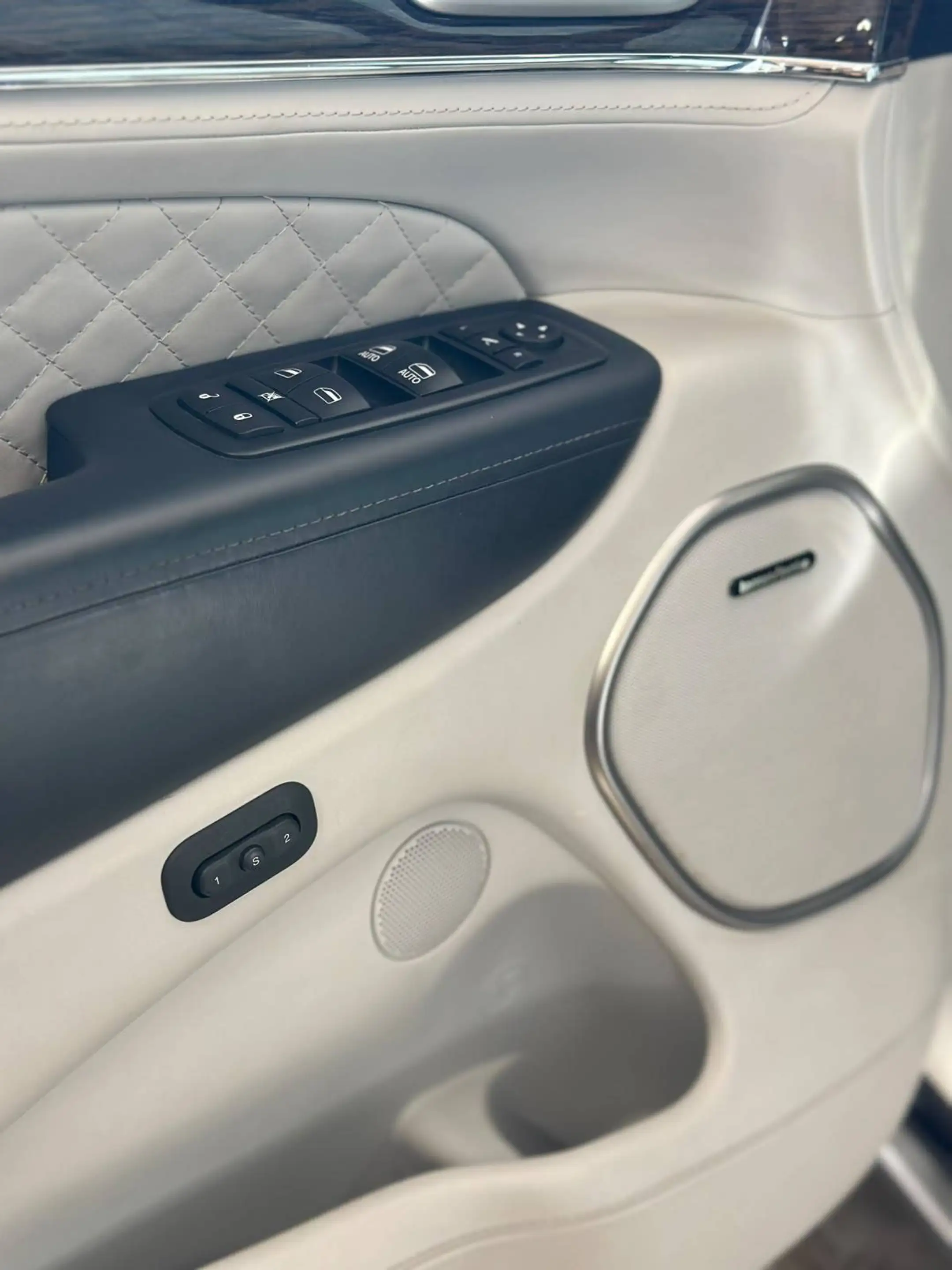 Jeep Grand Cherokee 3.0 CRD Summit — photo 10