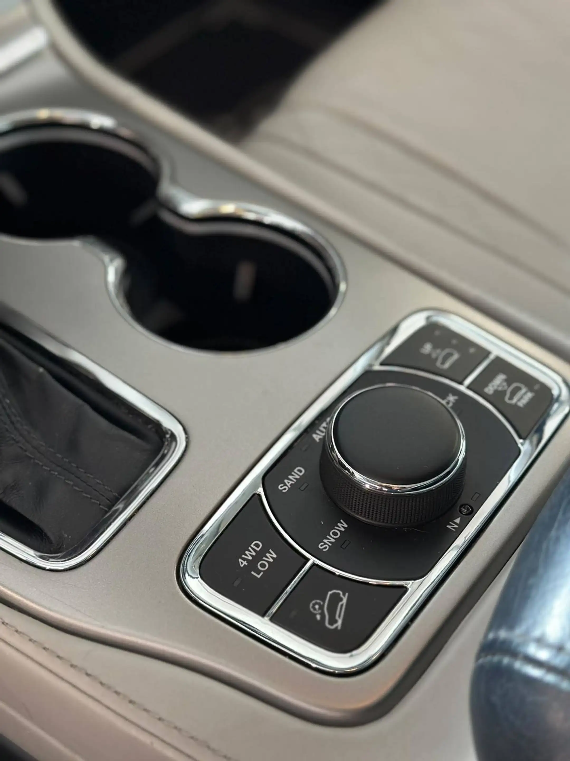 Jeep Grand Cherokee 3.0 CRD Summit — photo 12