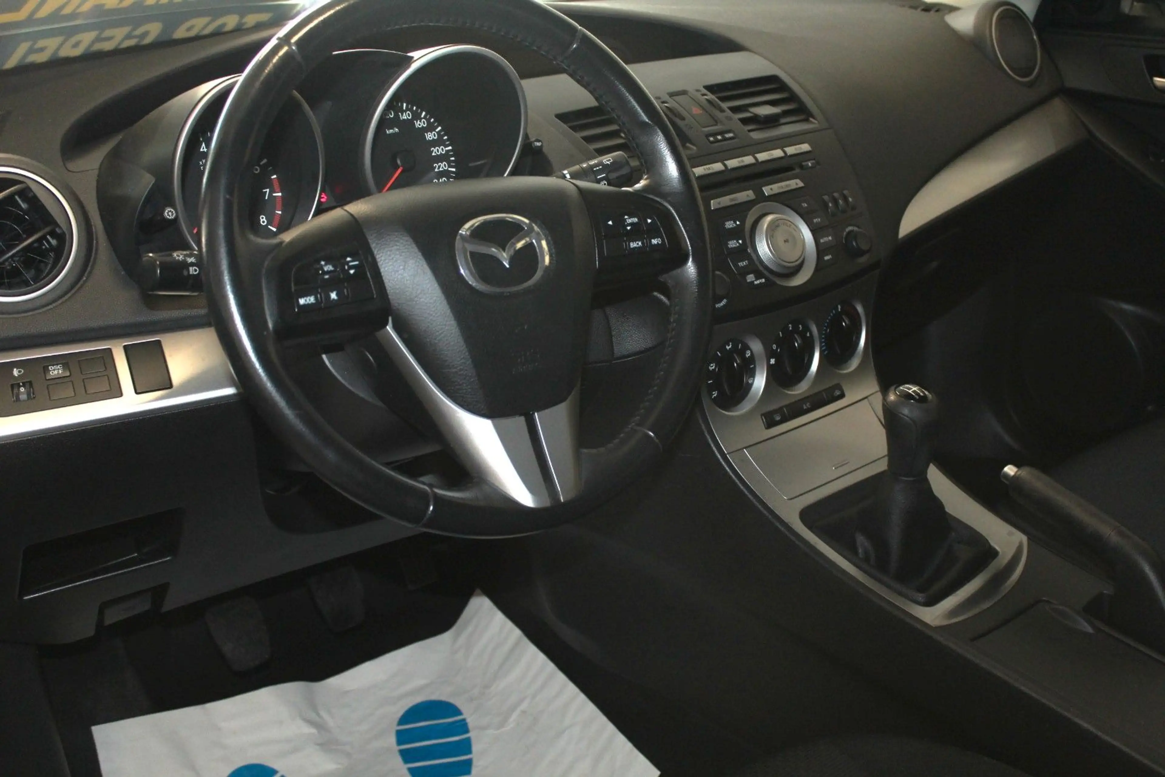 Mazda 3 Lim. Center-Line — photo 12