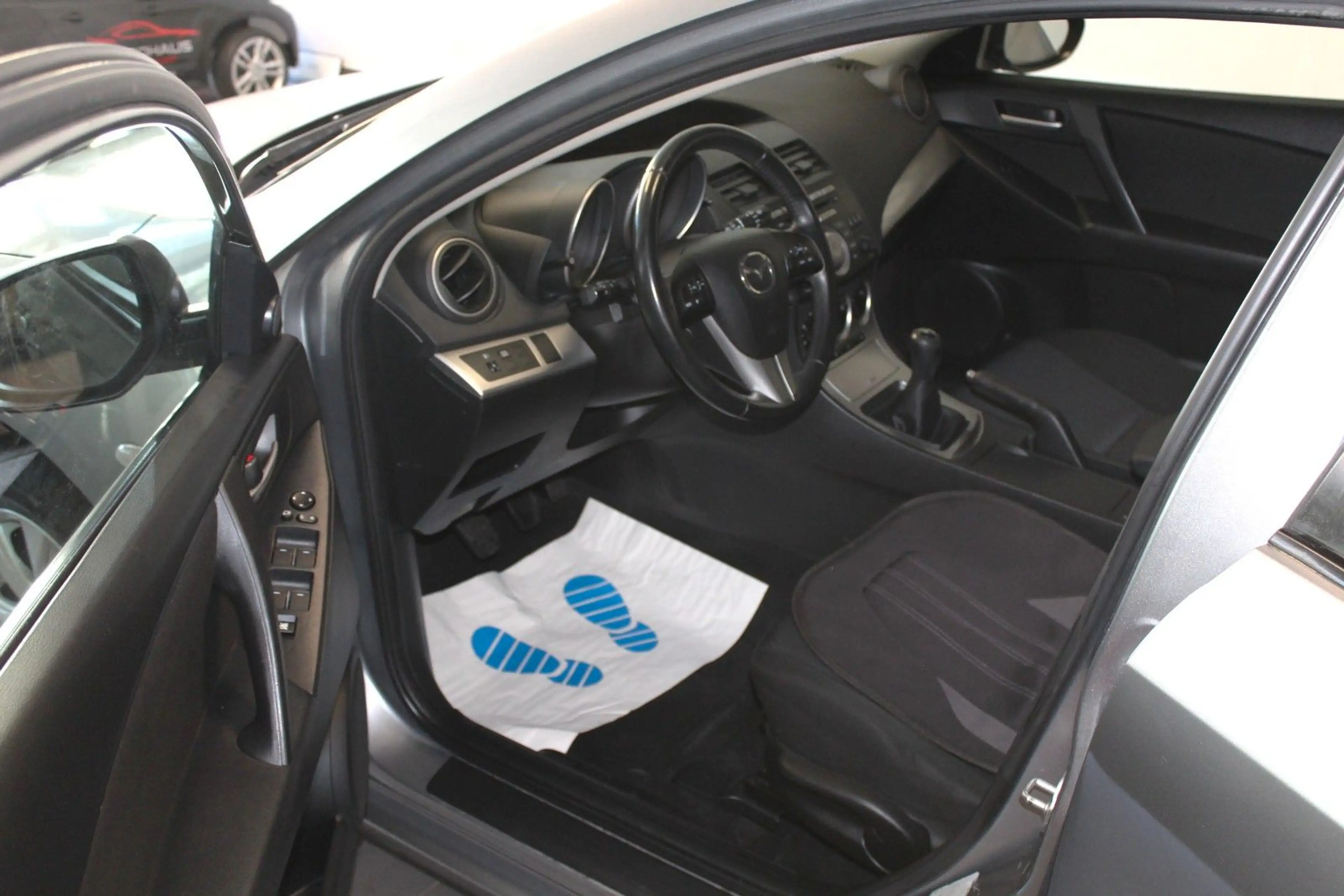 Mazda 3 Lim. Center-Line — photo 7