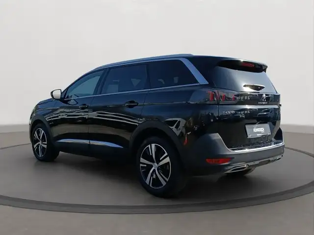 Peugeot 5008 view 3