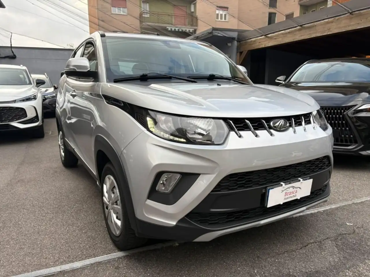 Mahindra KUV100