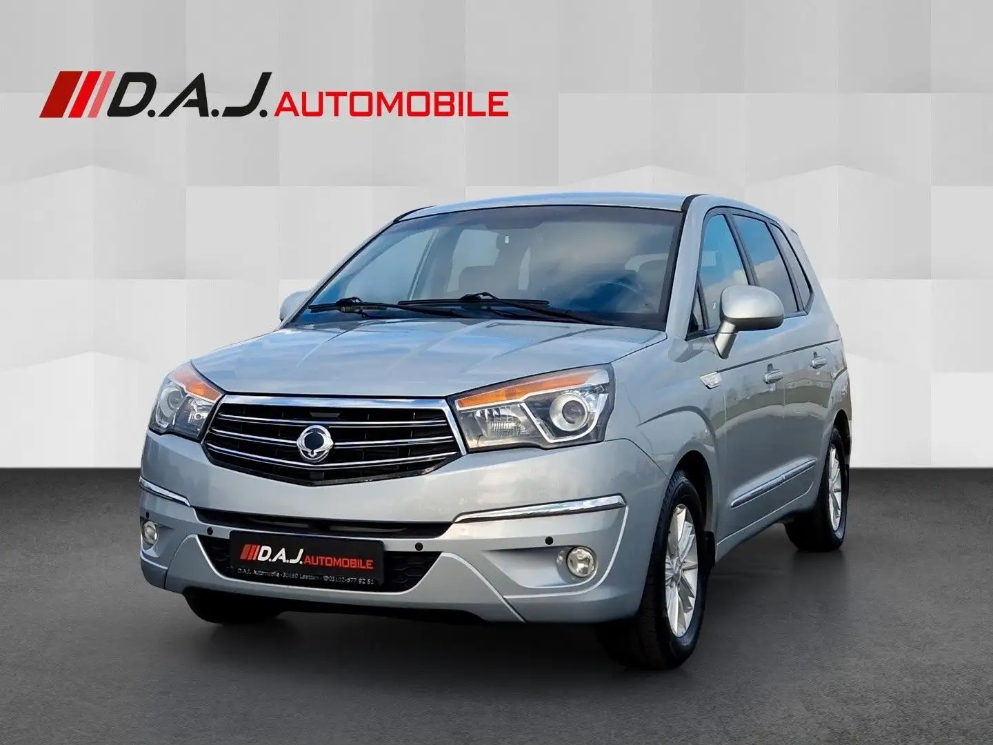 SsangYong Rodius 2.0 e-XDi Crystal 2WD 7-Sitzer PDC BT Silber - 1