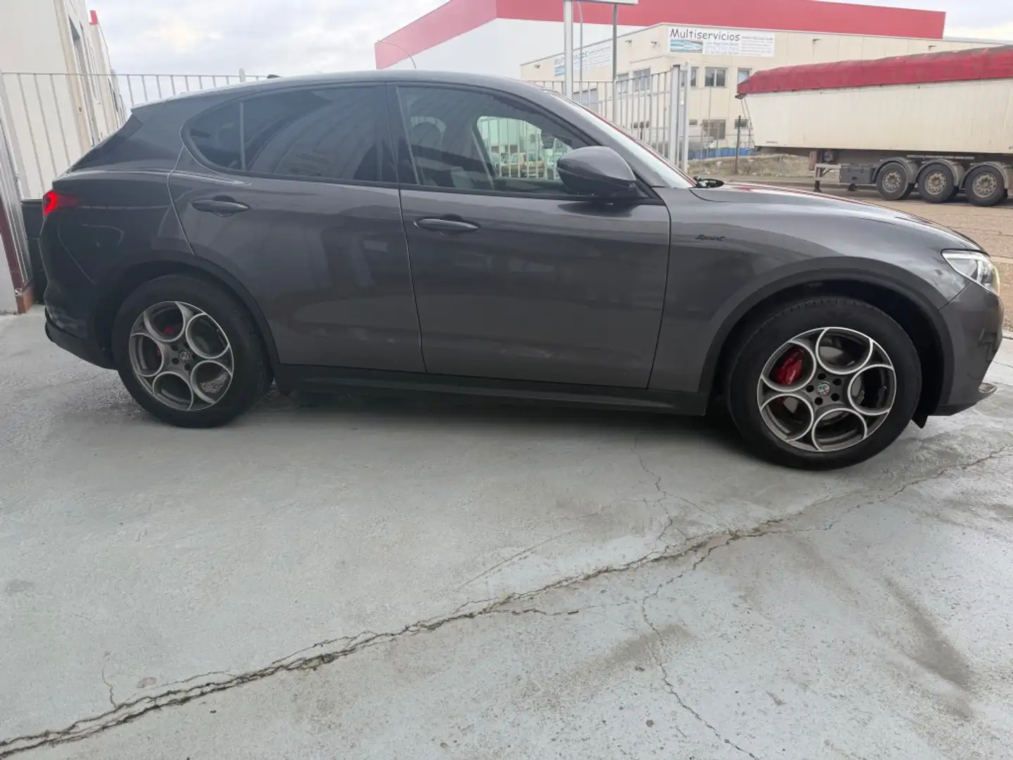 Alfa Romeo Stelvio 2.2 Sprint + Q4 190 Aut. Gris - 1