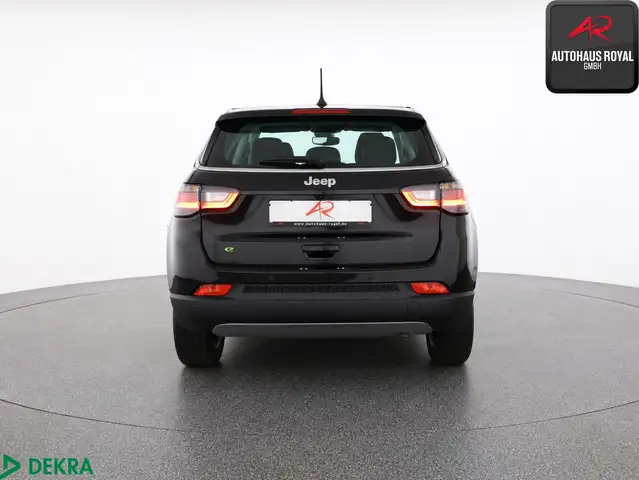 Jeep Compass view 4