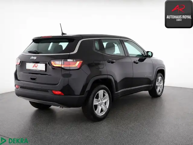 Jeep Compass view 5