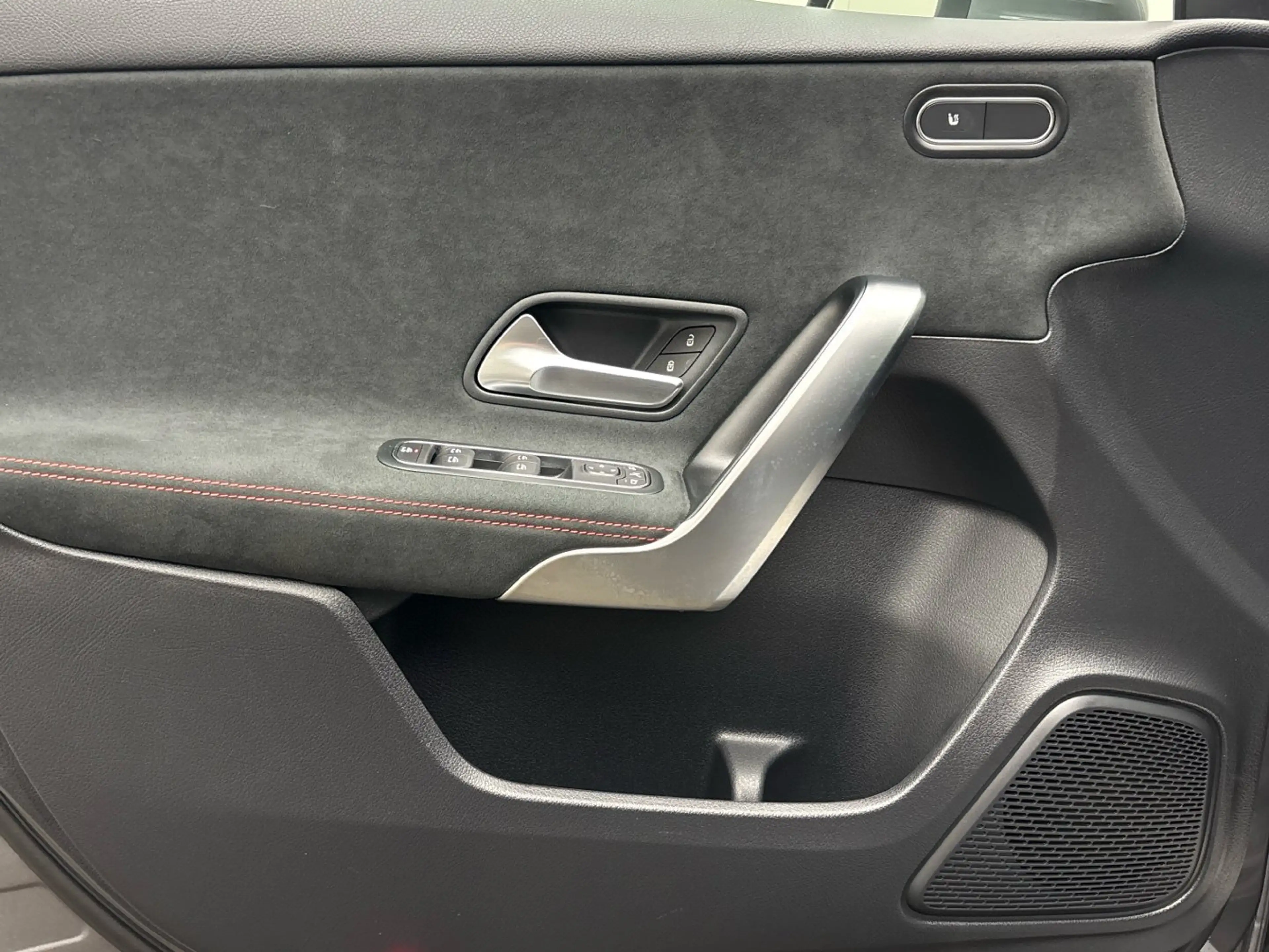 Mercedes-Benz A 200 AMG Multibeam Distronic Kamera Keyless-Go — photo 15
