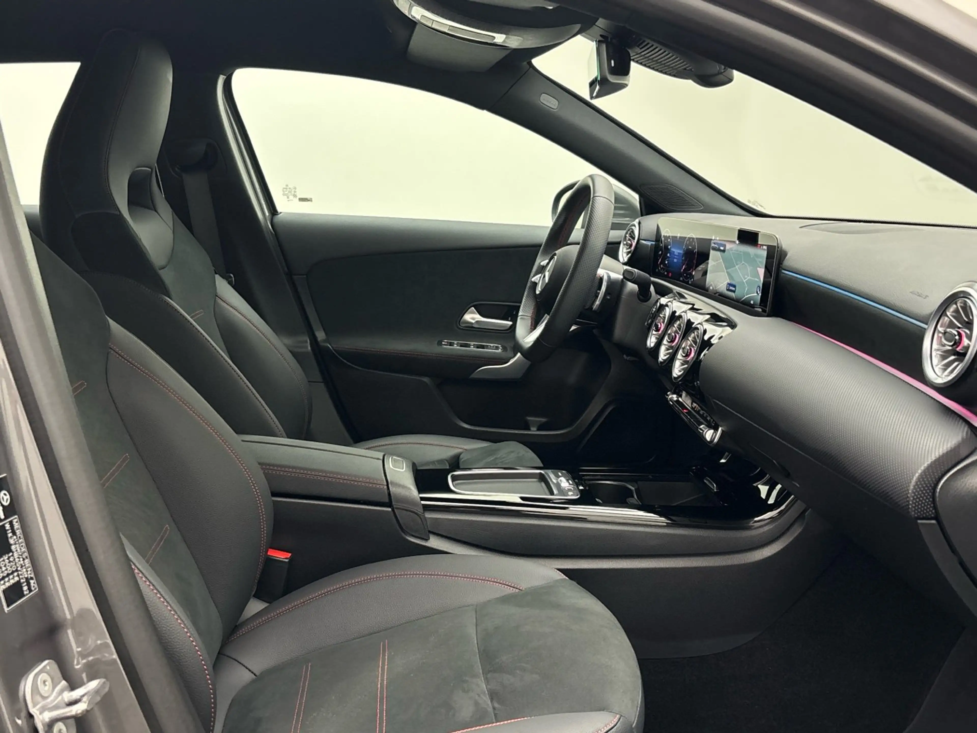 Mercedes-Benz A 200 AMG Multibeam Distronic Kamera Keyless-Go — photo 13