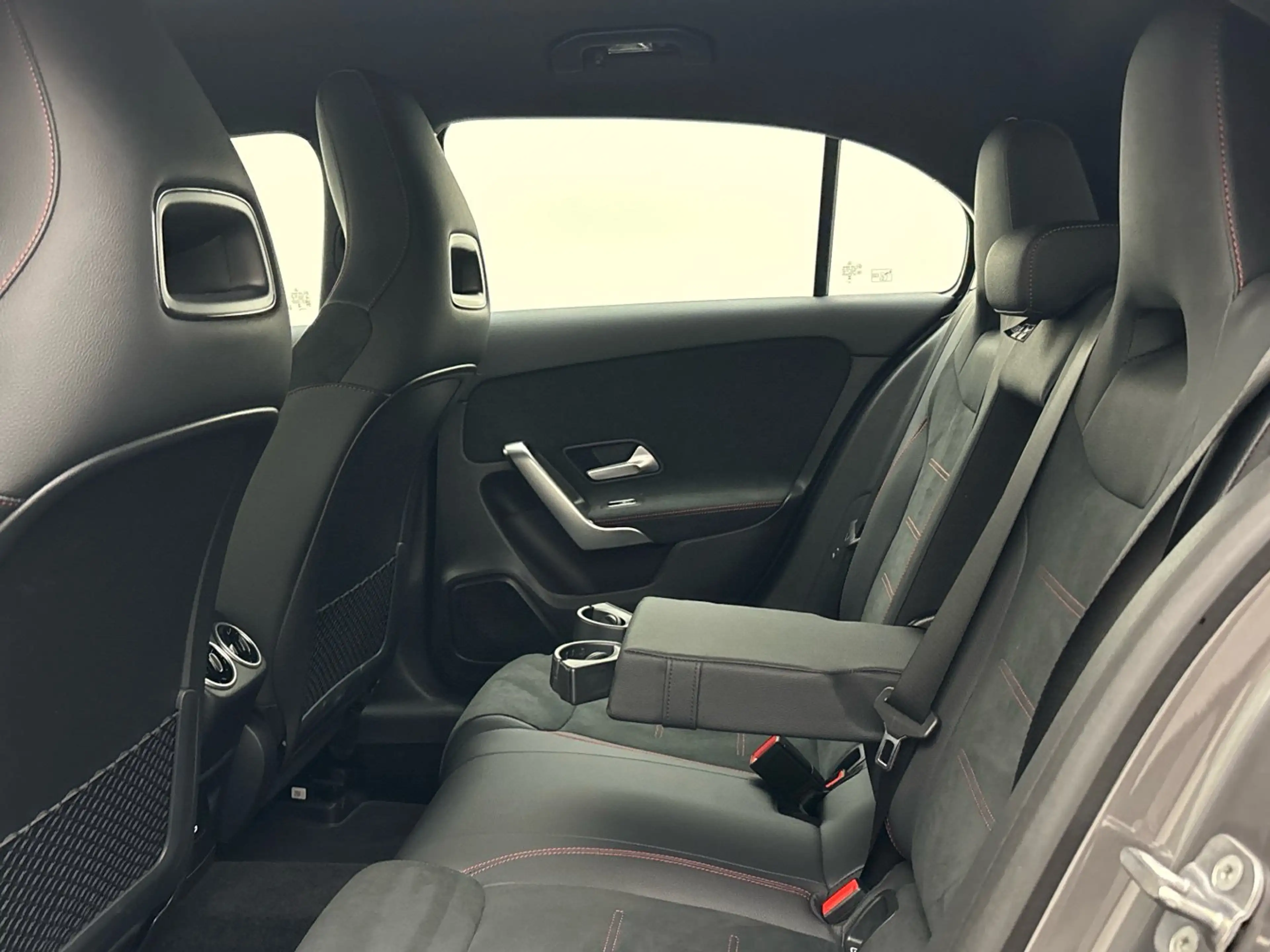 Mercedes-Benz A 200 AMG Multibeam Distronic Kamera Keyless-Go — photo 14