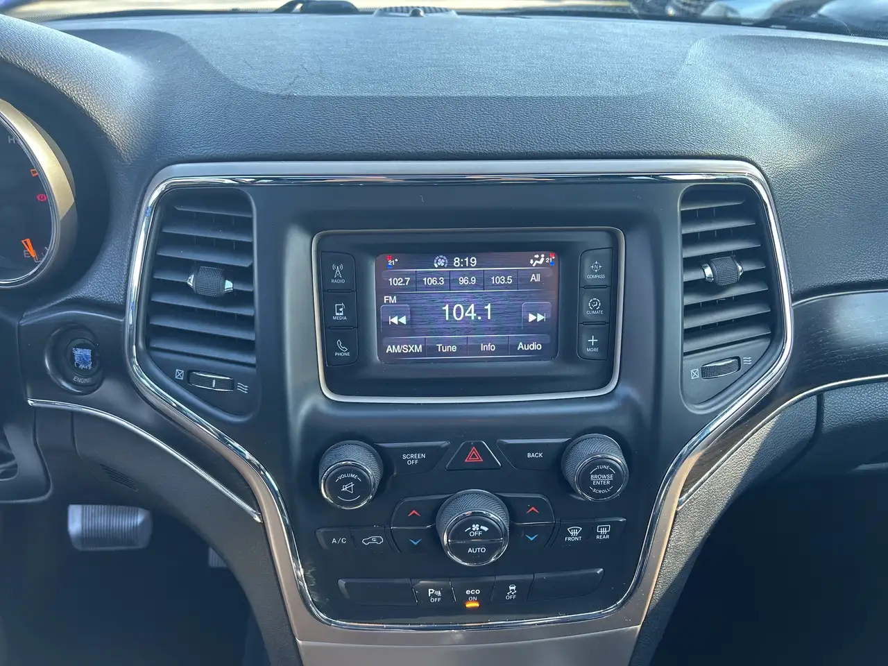 Jeep Grand Cherokee снимка Jeep Grand Cherokee