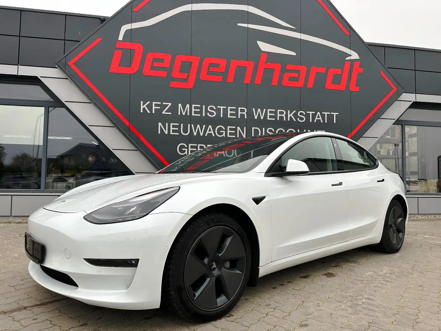 Tesla Model 3 Long Range Dual AWD Facelift Wärmepumpe Weiß - 1