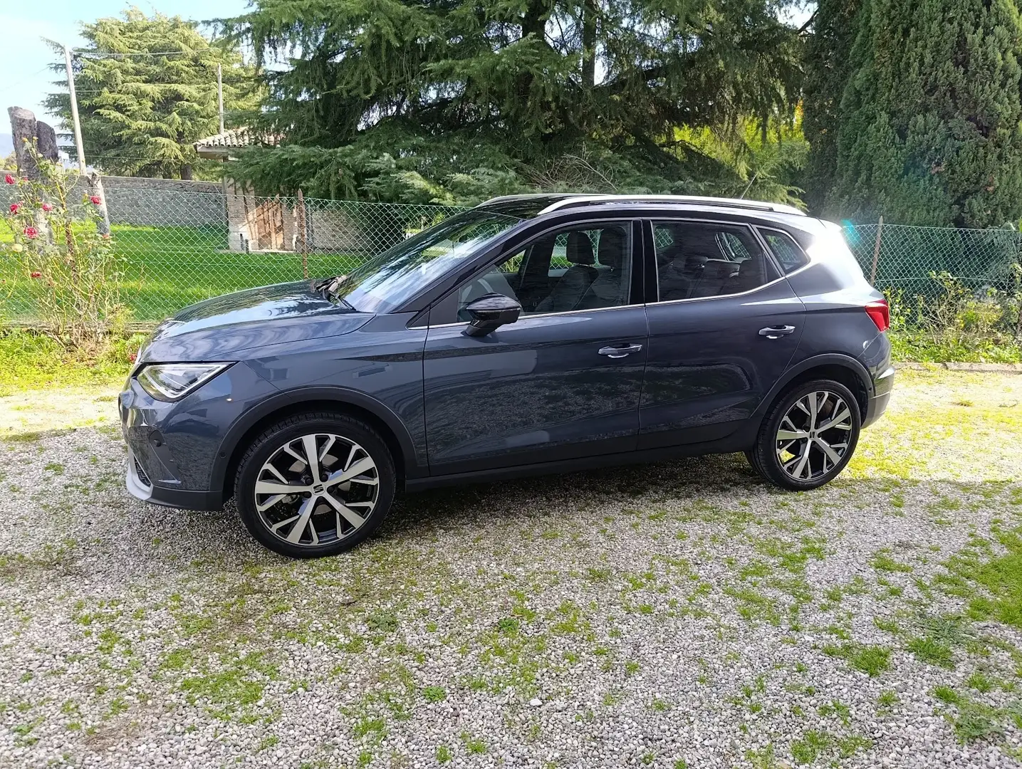 SEAT Arona Arona 2022 1.0 ecotsi Xperience 95cv Grijs - 2