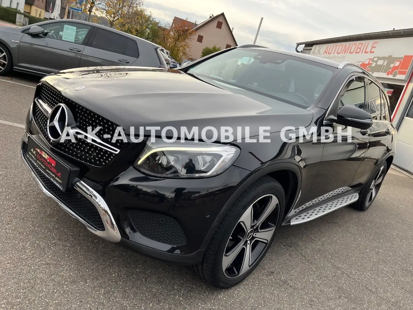 Mercedes-Benz GLC 250 d 4Matic*TEMPO*SHZ*LED*LEDER*AHK*NAVI* Schwarz - 1