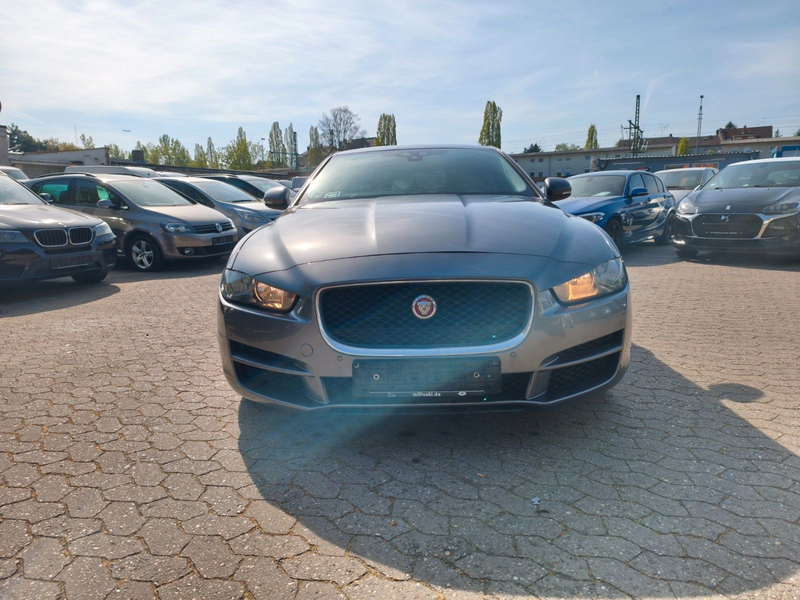 Jaguar XE 2.0d Prestige*Automatik*PDC*TMP*Kamera*EU6 — photo 2