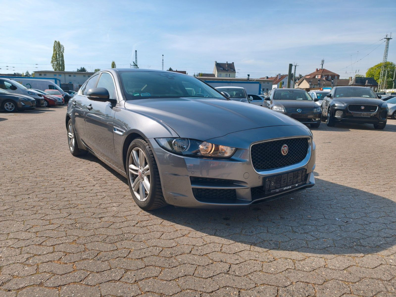 Jaguar XE 2.0d Prestige*Automatik*PDC*TMP*Kamera*EU6 — photo 3