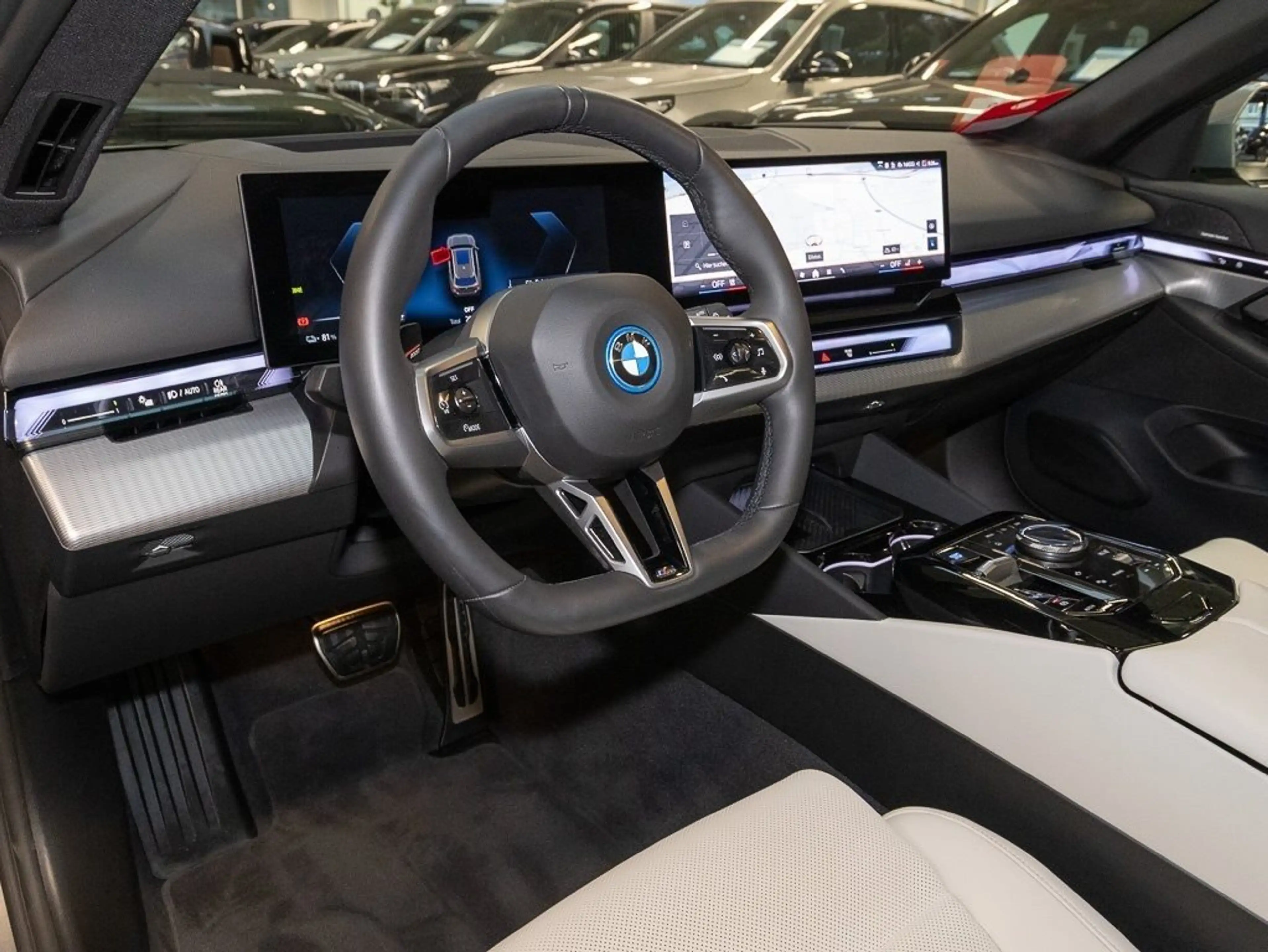 BMW i5 eDrive40 Touring M Sport HUD PANO ACC AHK LM — photo 5