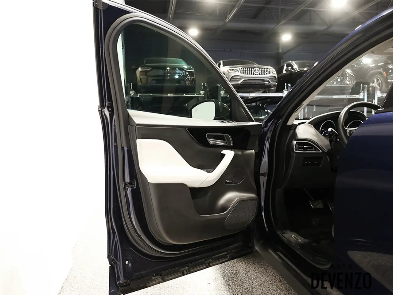 Jaguar F-Pace снимка Jaguar F-Pace