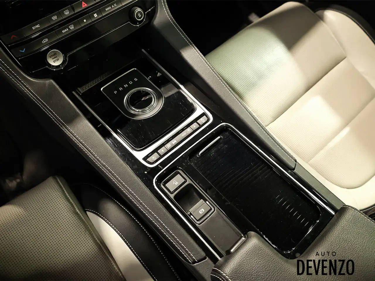 Jaguar F-Pace снимка Jaguar F-Pace