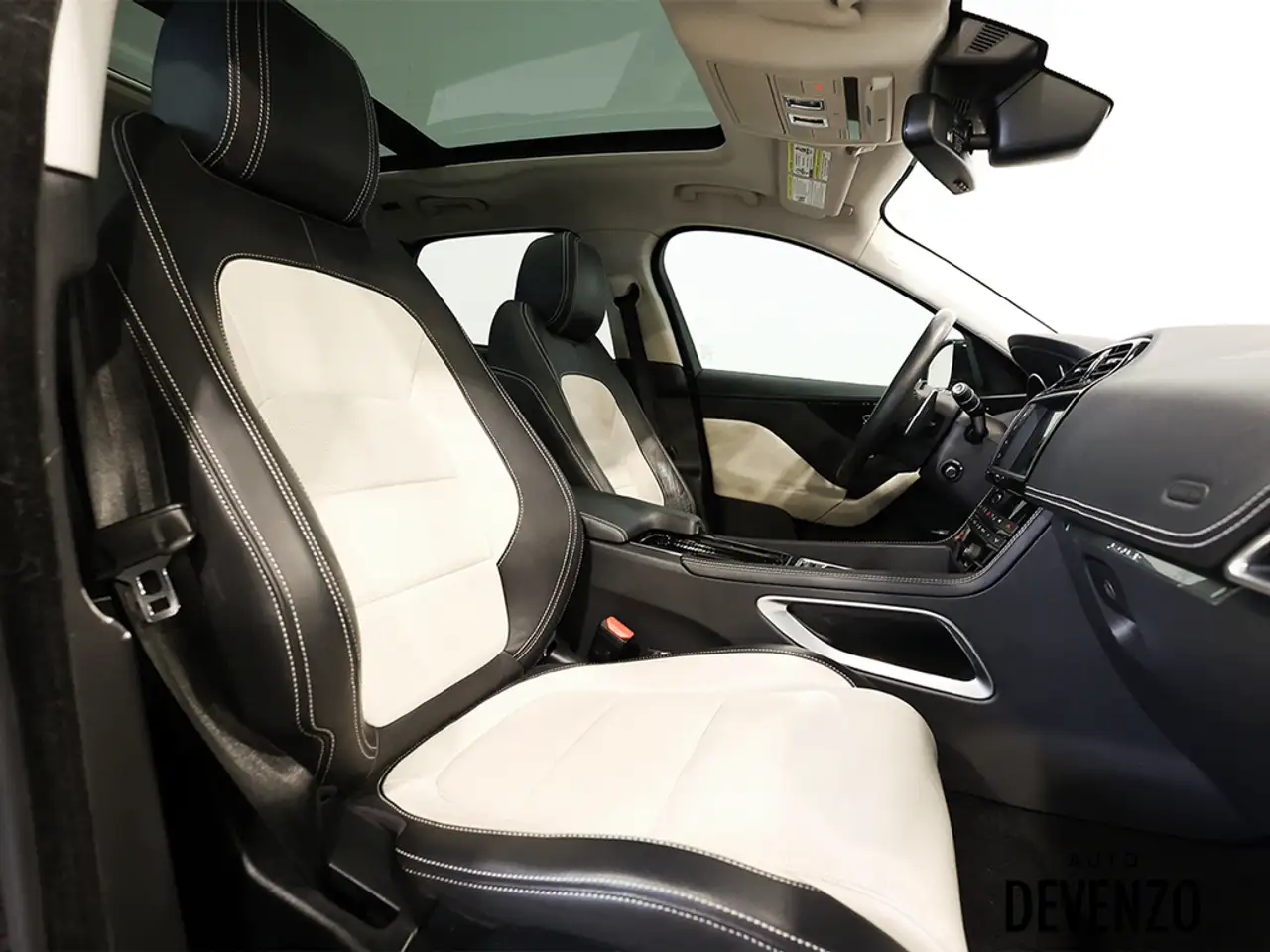 Jaguar F-Pace снимка Jaguar F-Pace