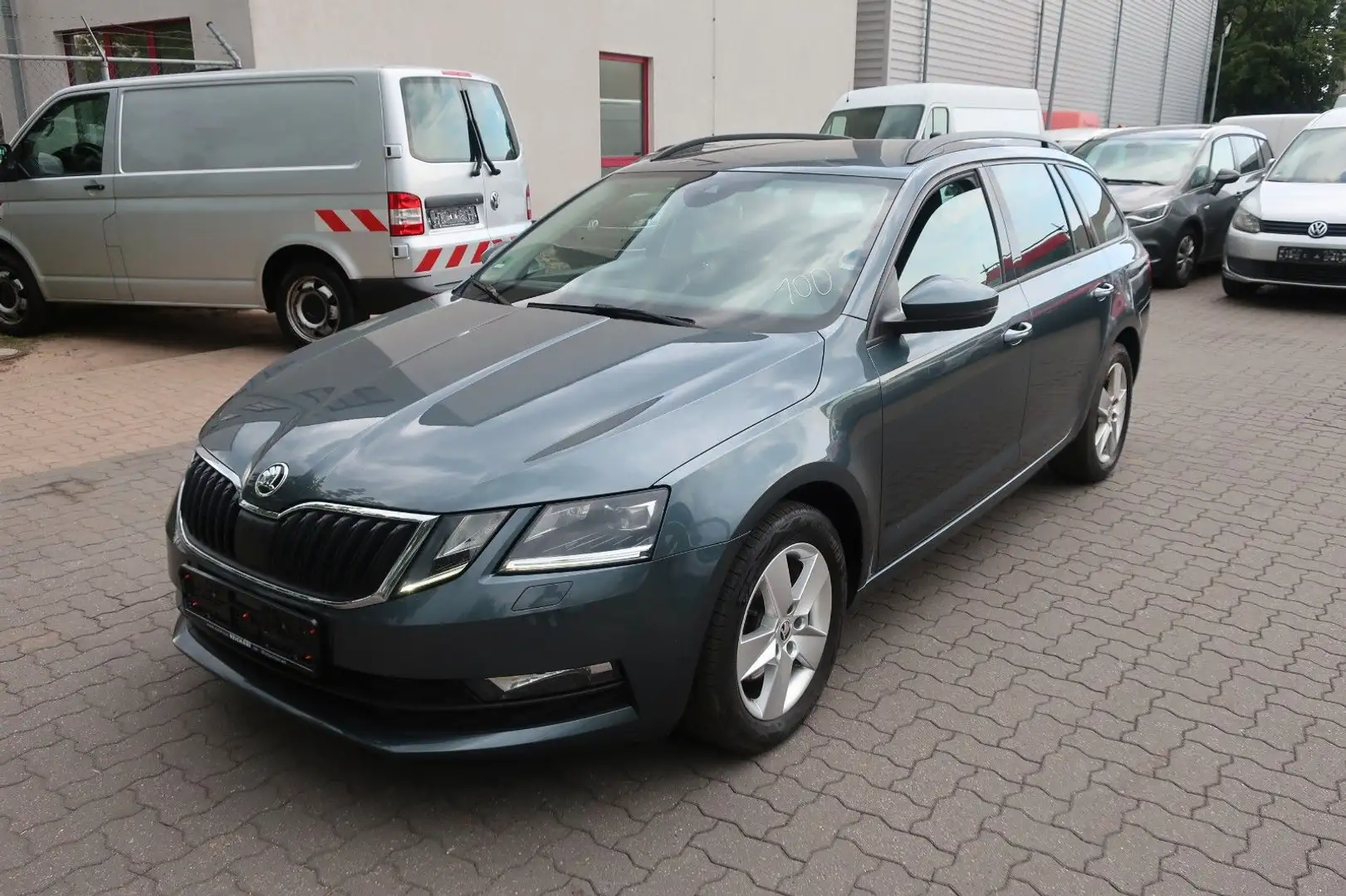 Skoda Octavia Combi Tour/Klima/Autom./Navi/1.Hand Grau - 1