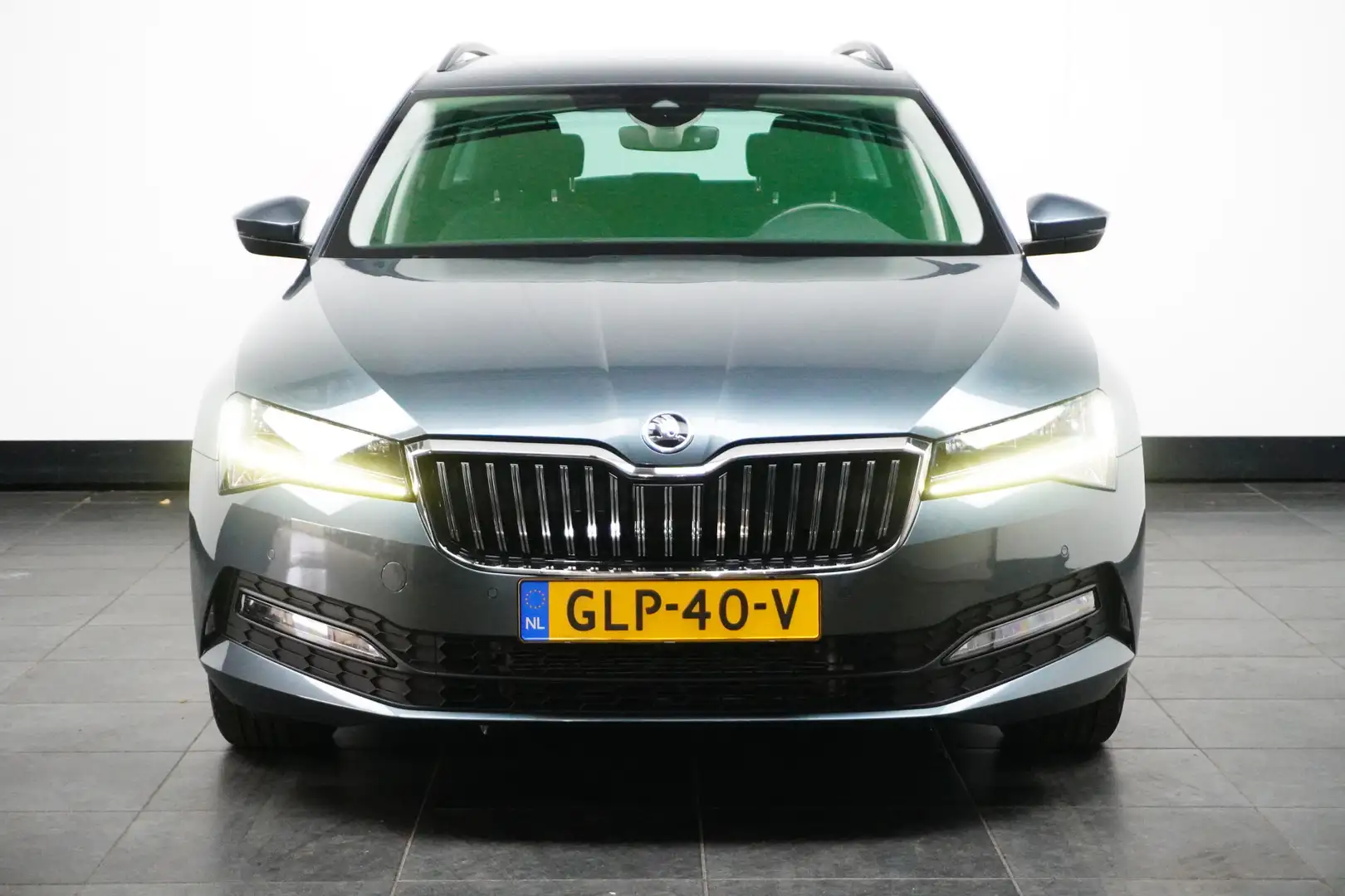 Skoda Superb Combi 1.5 TSI 150PK DSG-7 Business Edition | NAVIG Grijs - 2