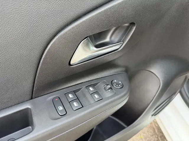 Opel Corsa view 13