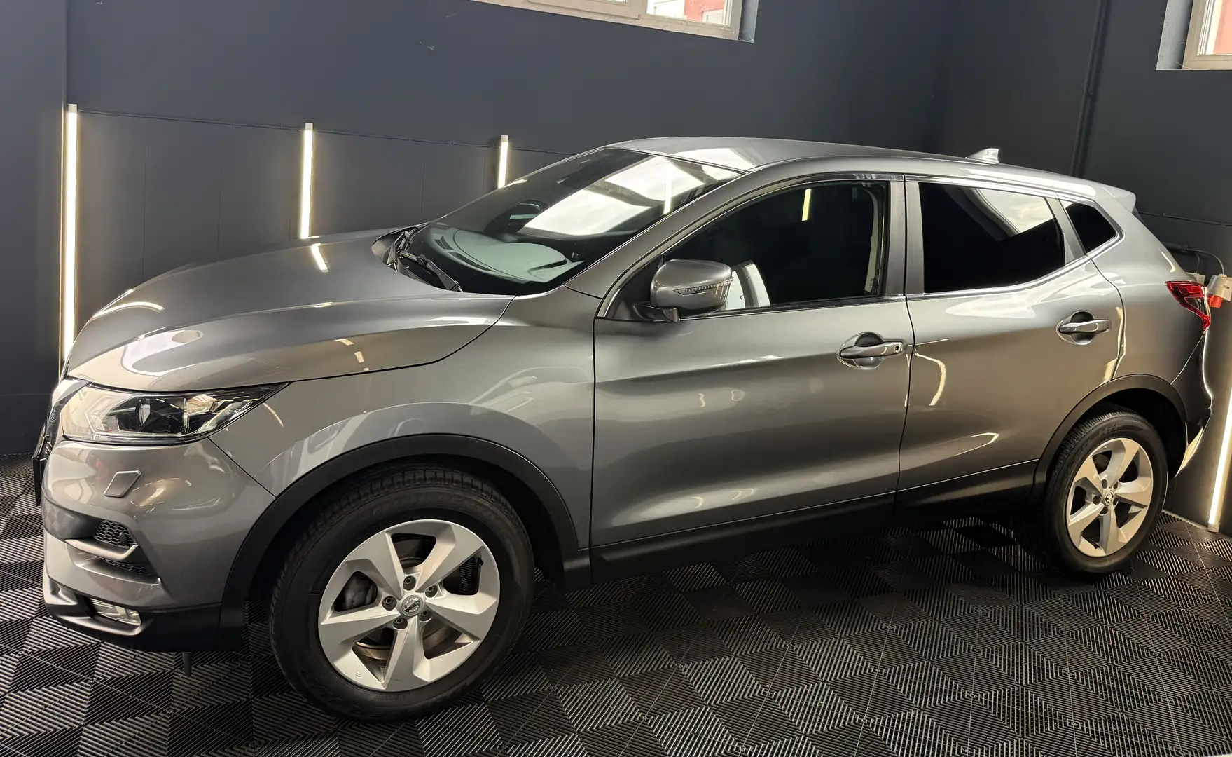 Nissan Qashqai Acenta 1.Besitz/Sitzheizung/Navi/Kamera/PDC/LED Grau - 2